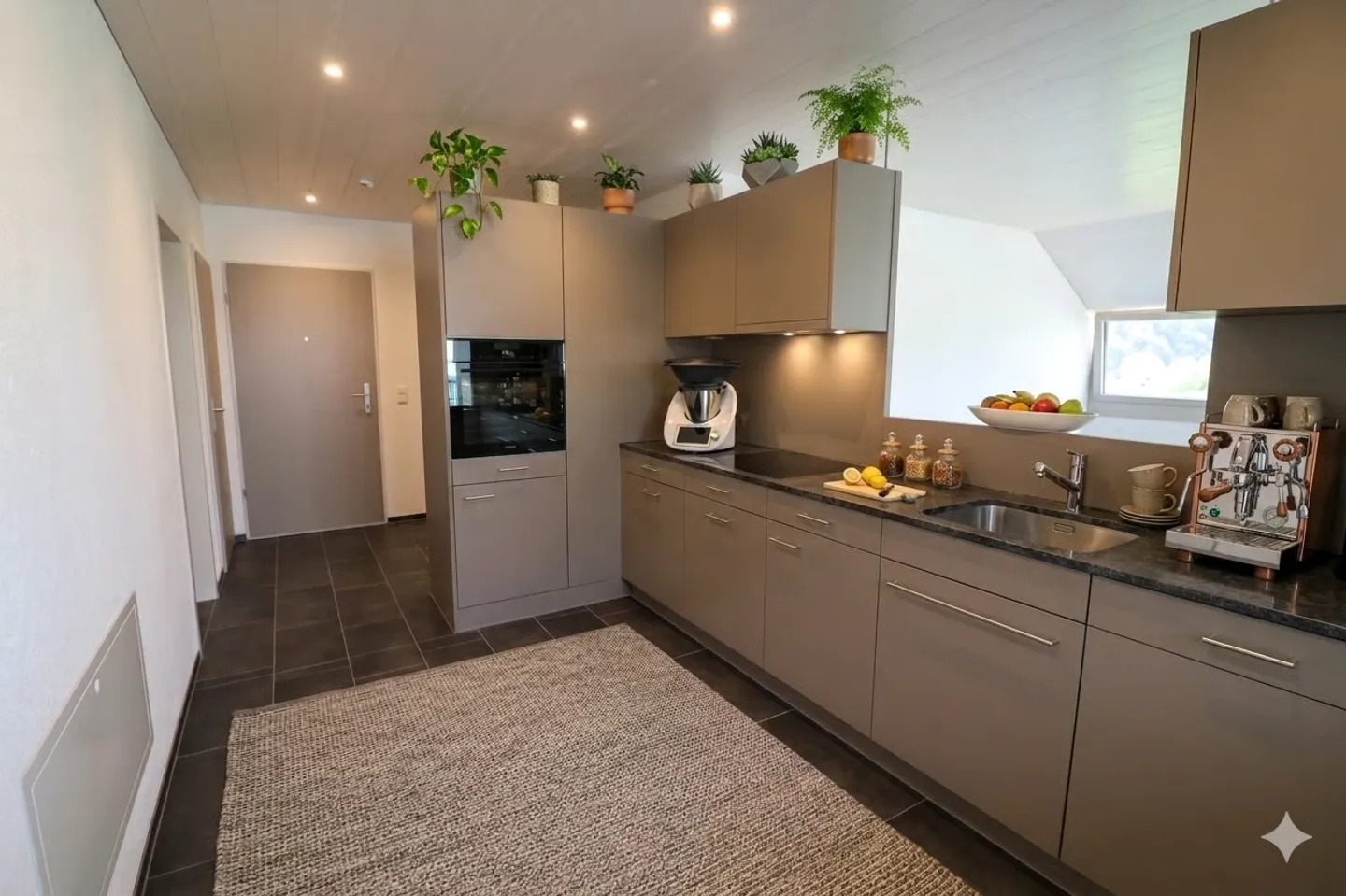 Appartamento attico unico di 3,5 locali con carattere loft e loggia - Foto 4 di 13