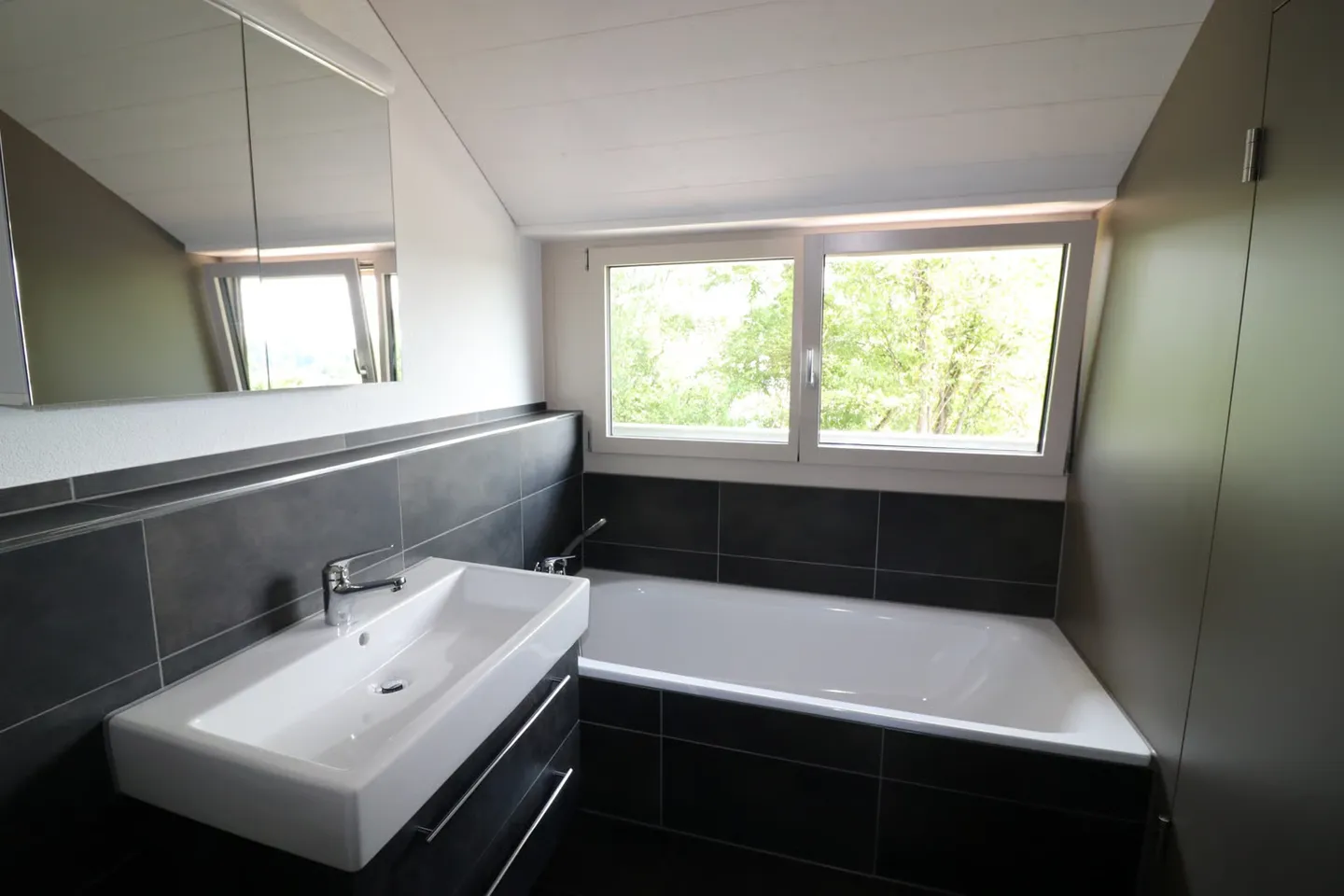 Appartamento attico unico di 3,5 locali con carattere loft e loggia - Foto 9 di 13