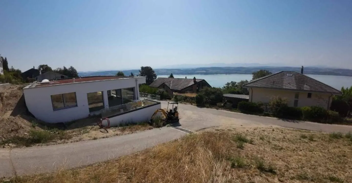 Individual villa with lake view - Photo 10 of 13