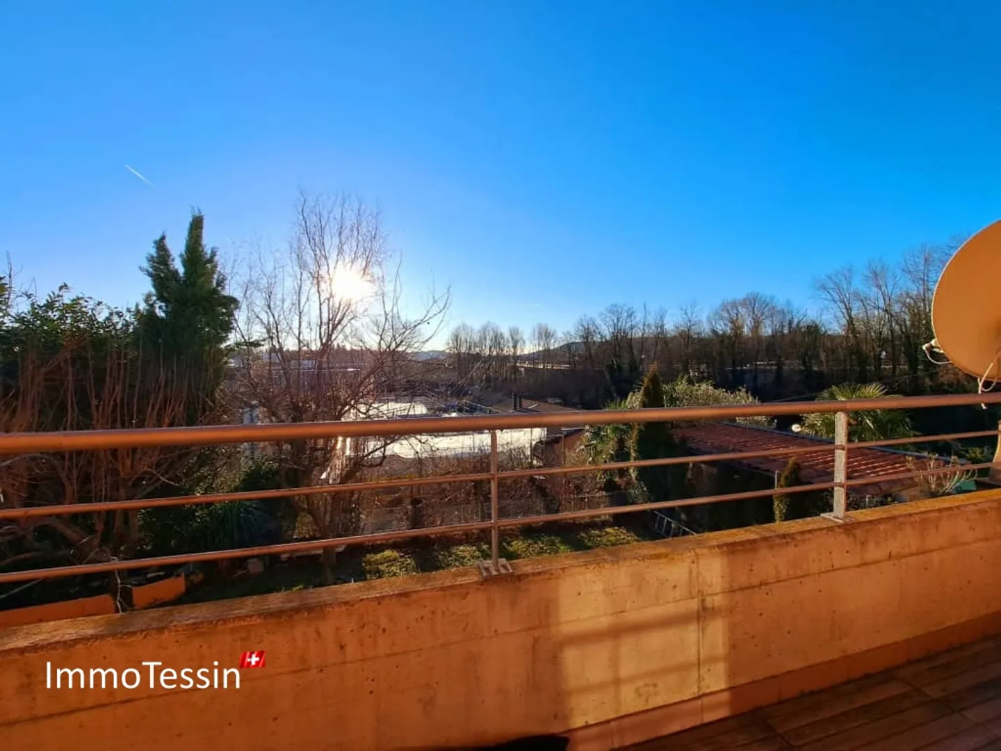 Moderne Villa mit grossem Garten an idyllischer und ruhiger Lage in Rancate nahe Mendrisio - Foto 2 von 13