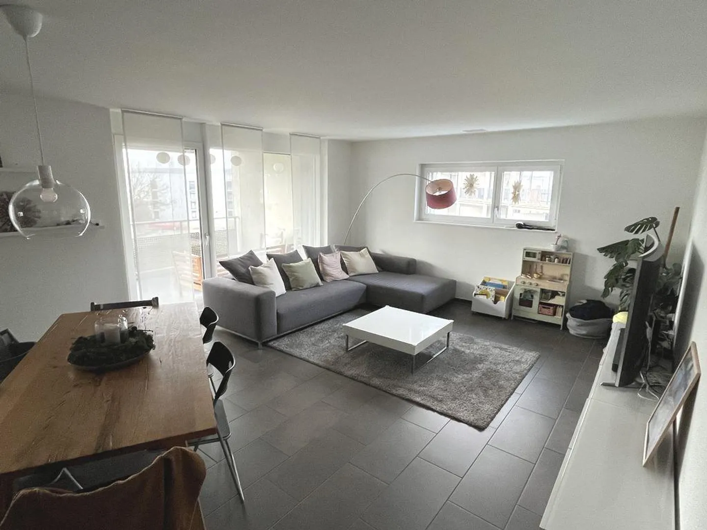 Bright, attractive 4.5 room apartment with large winter garden - Photo 3 of 13