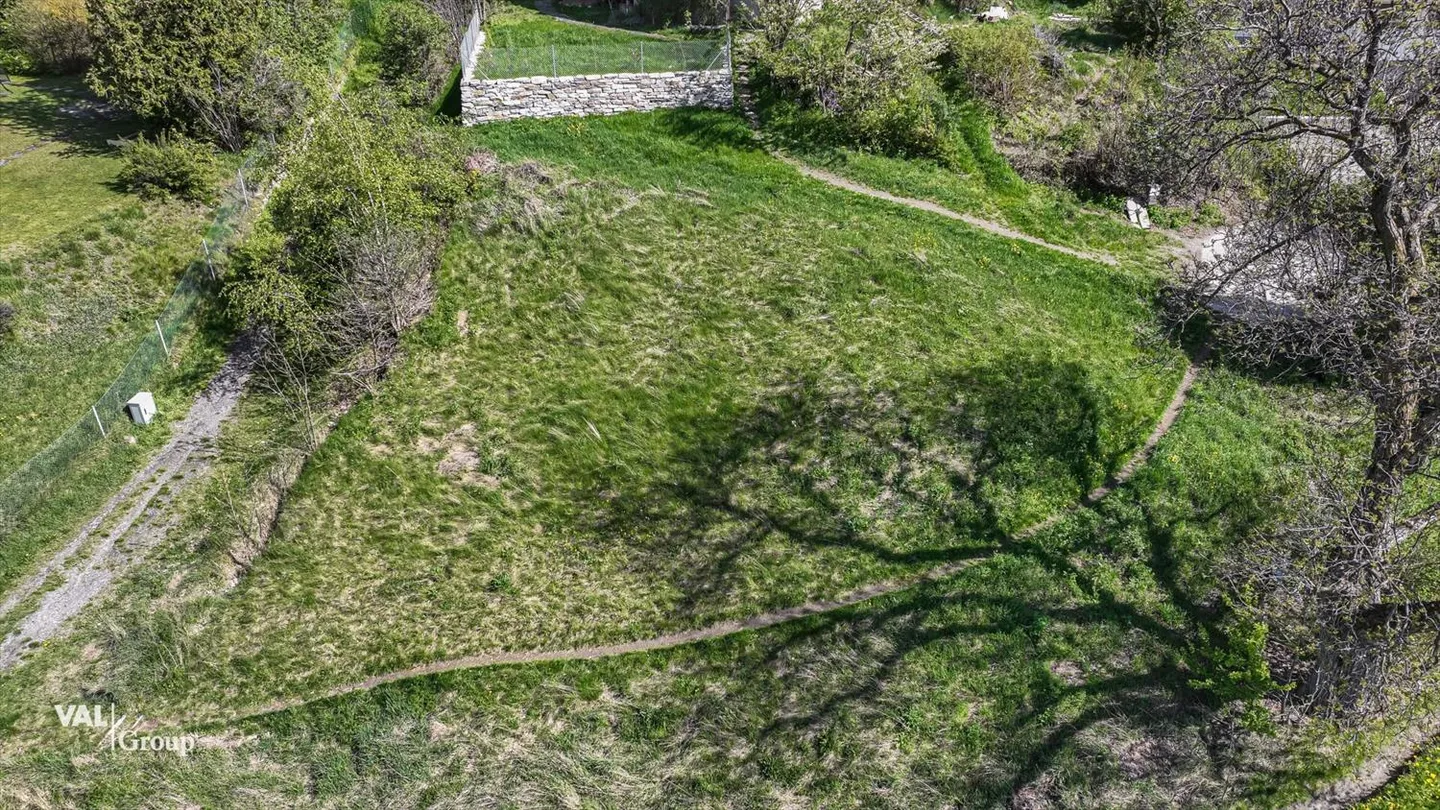 Building land with approved single-family house in an exclusive, elevated location - Photo 10 of 10