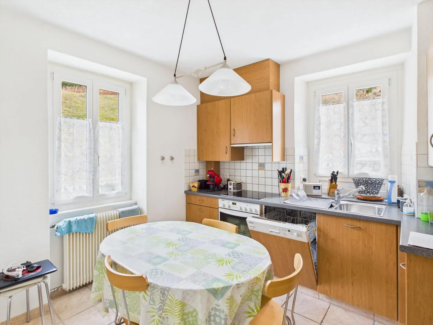 Charming apartment with 4.5 rooms in Bourg-Saint-Pierre - Photo 3 of 9