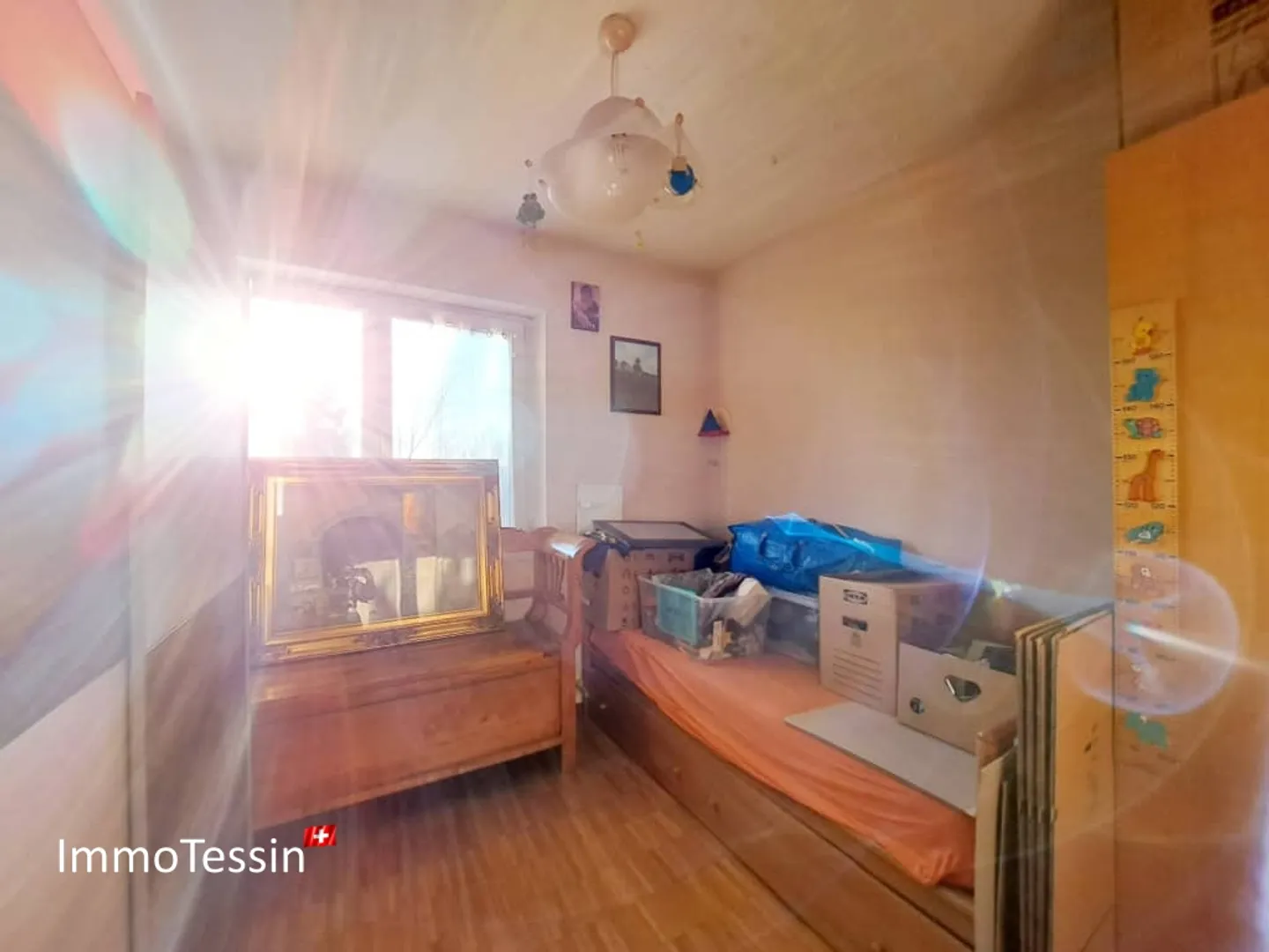 Moderne Villa mit grossem Garten an idyllischer und ruhiger Lage in Rancate nahe Mendrisio - Foto 11 von 13