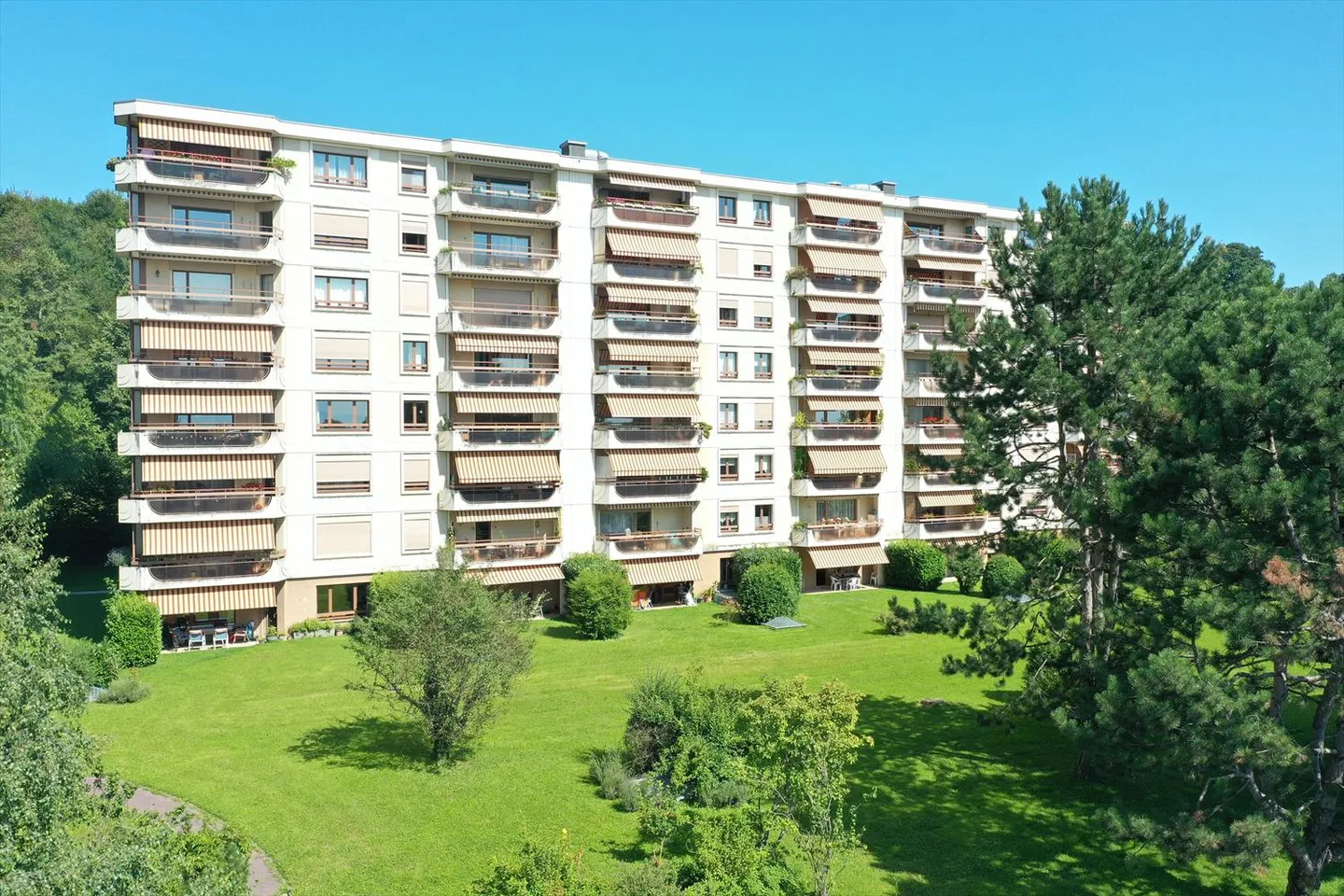 Spacieux appartement 4.5 pièces avec balcon - Photo 3 sur 4