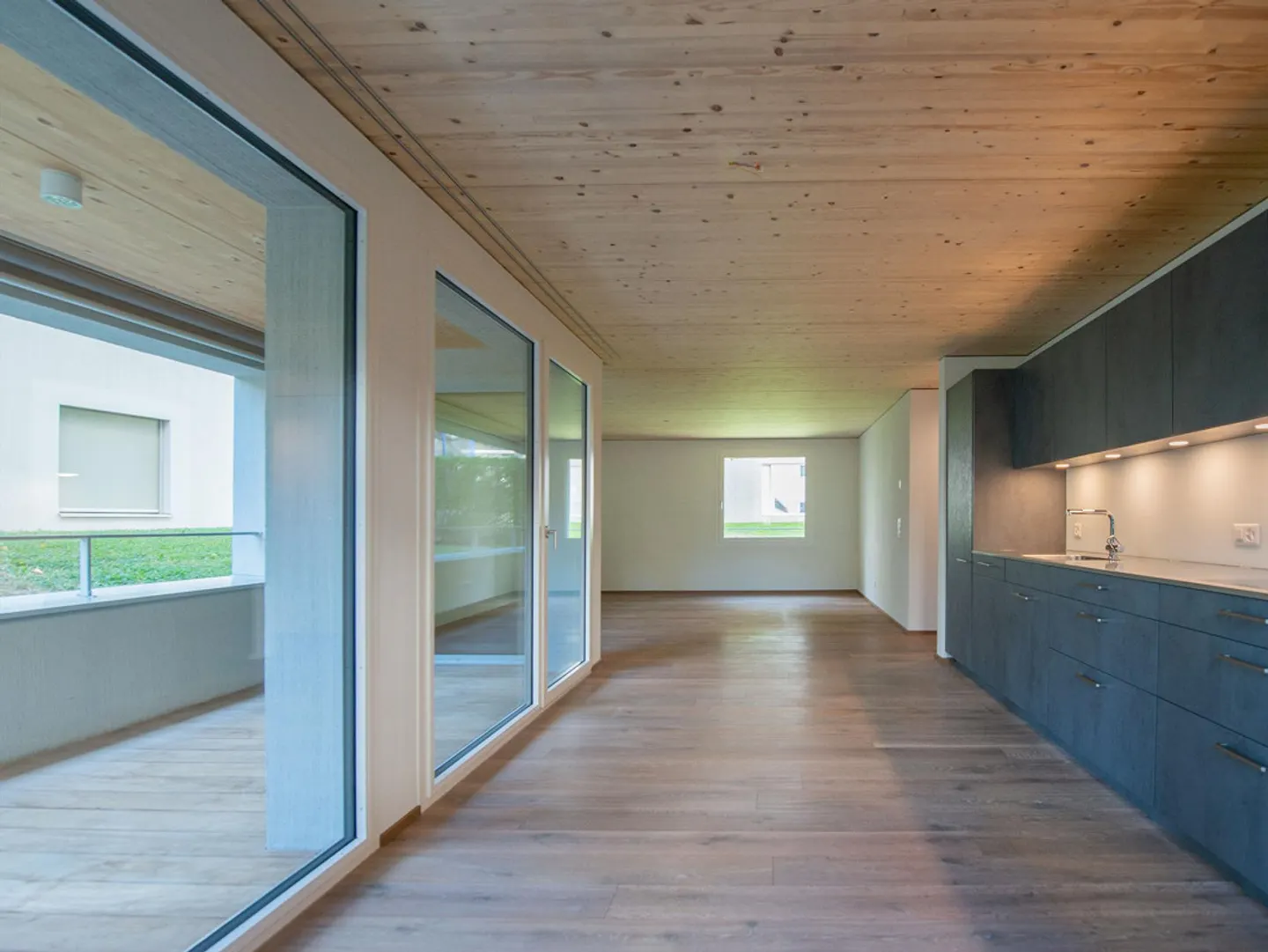 Living in wooden construction, in the middle of the village - Photo 3 of 22