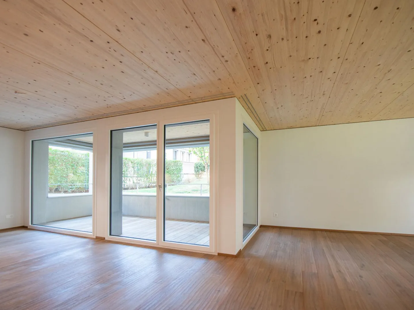 Living in wooden construction, in the middle of the village - Photo 5 of 22