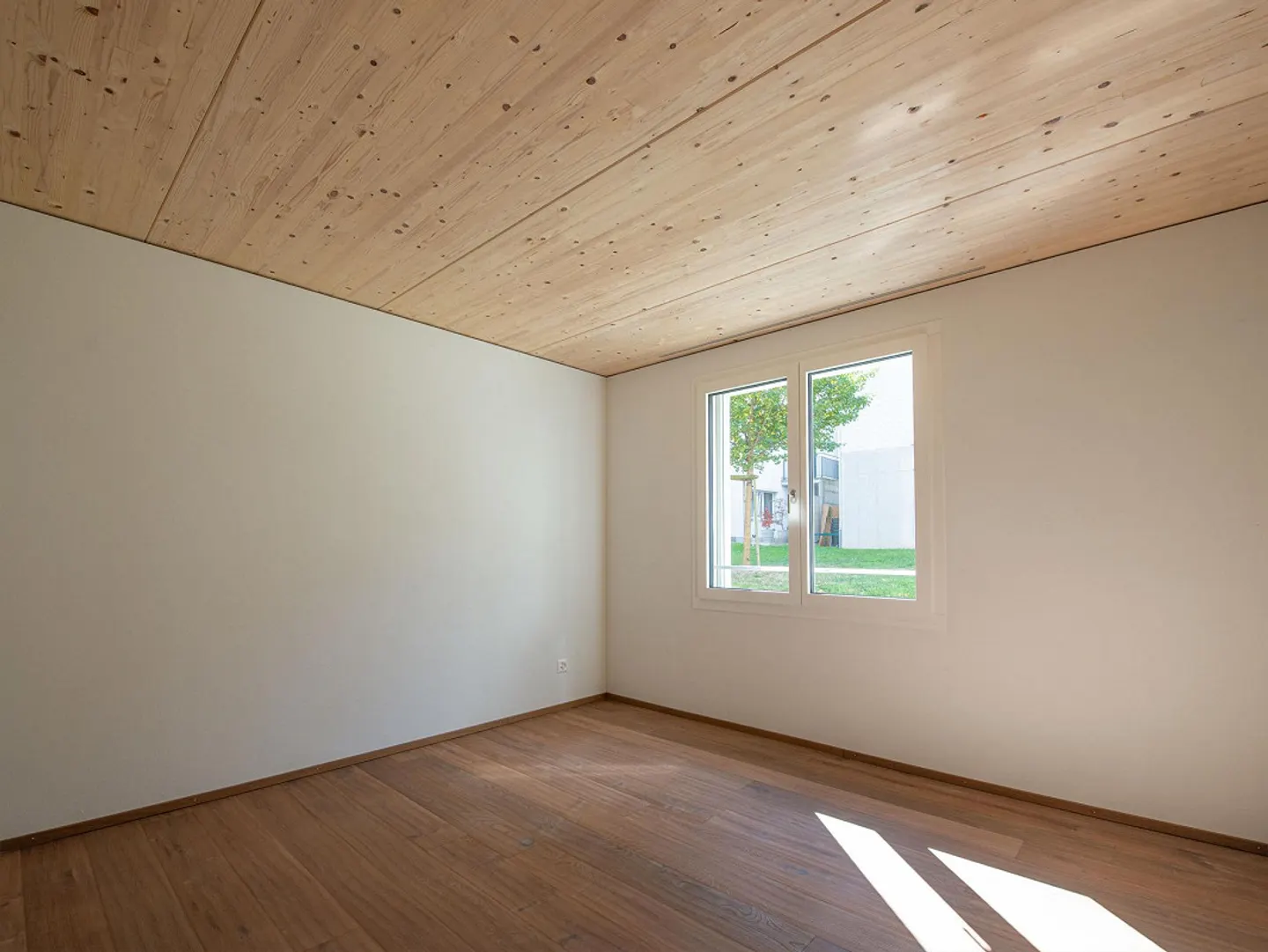 Living in wooden construction, in the middle of the village - Photo 13 of 22