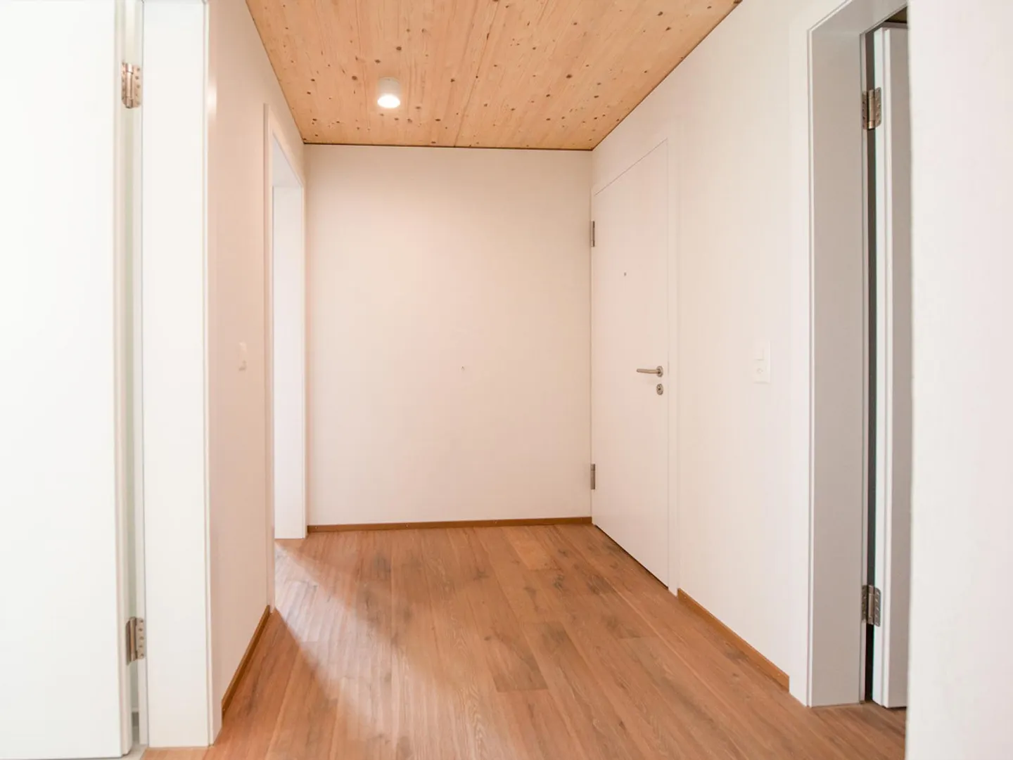 Living in wooden construction, in the middle of the village - Photo 7 of 22