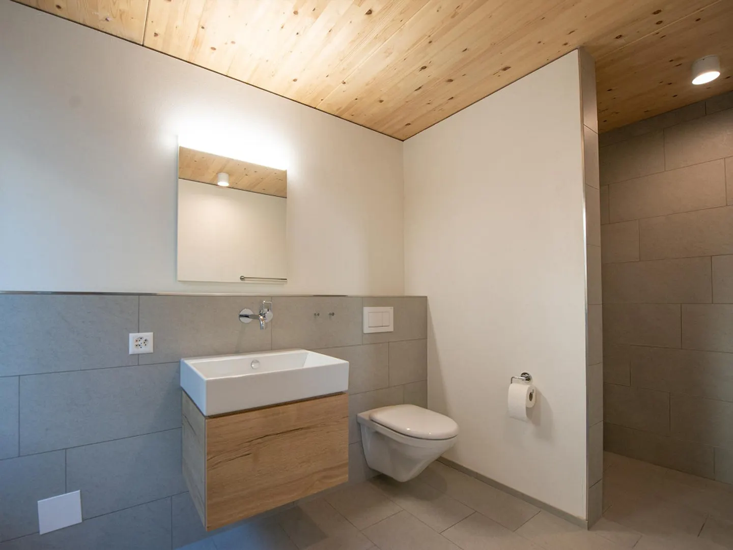 Living in wooden construction, in the middle of the village - Photo 9 of 22