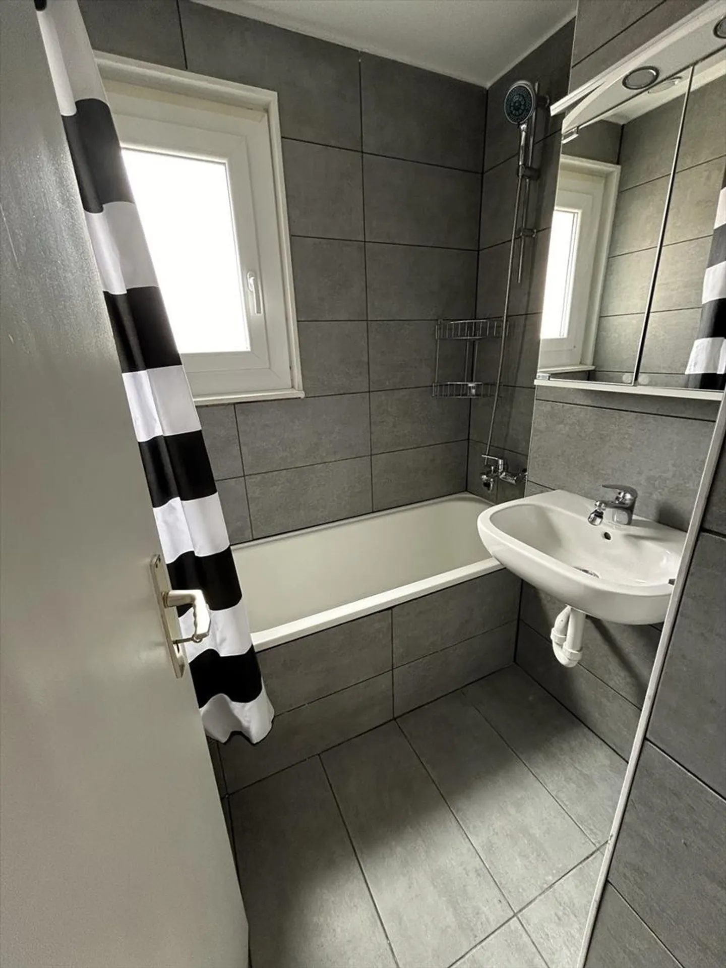 APPARTAMENTO CONFORTEVOLE VICINO A TUTTI I SERVIZI - Foto 5 di 7