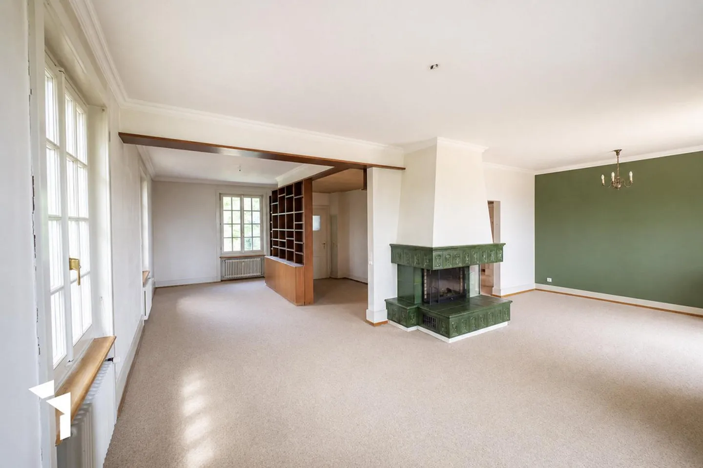 Spacious 7.5-Room Villa with Panoramic View - Photo 3 of 17