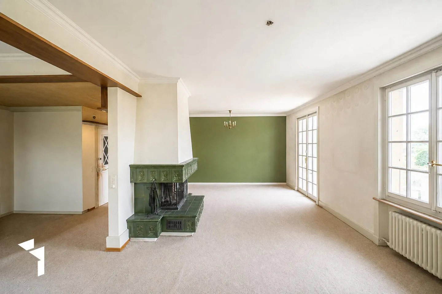 Spacious 7.5-Room Villa with Panoramic View - Photo 4 of 17