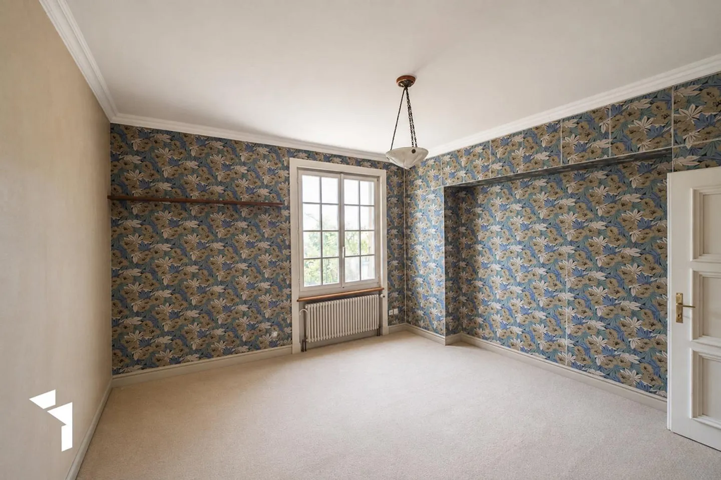 Spacious 7.5-Room Villa with Panoramic View - Photo 7 of 17