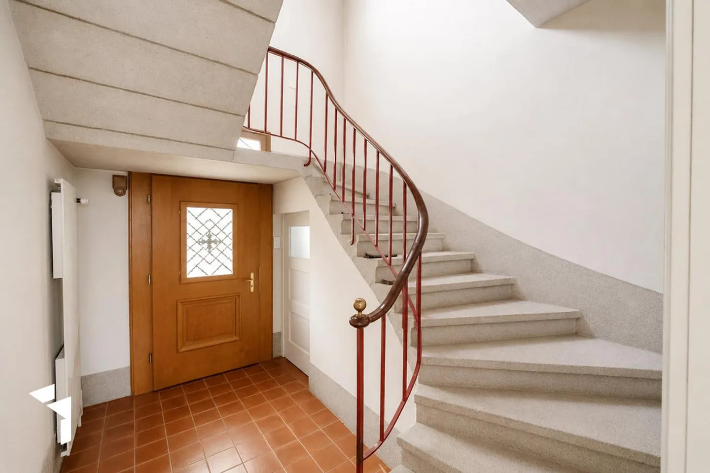 Spacious 7.5-Room Villa with Panoramic View - Photo 9 of 17