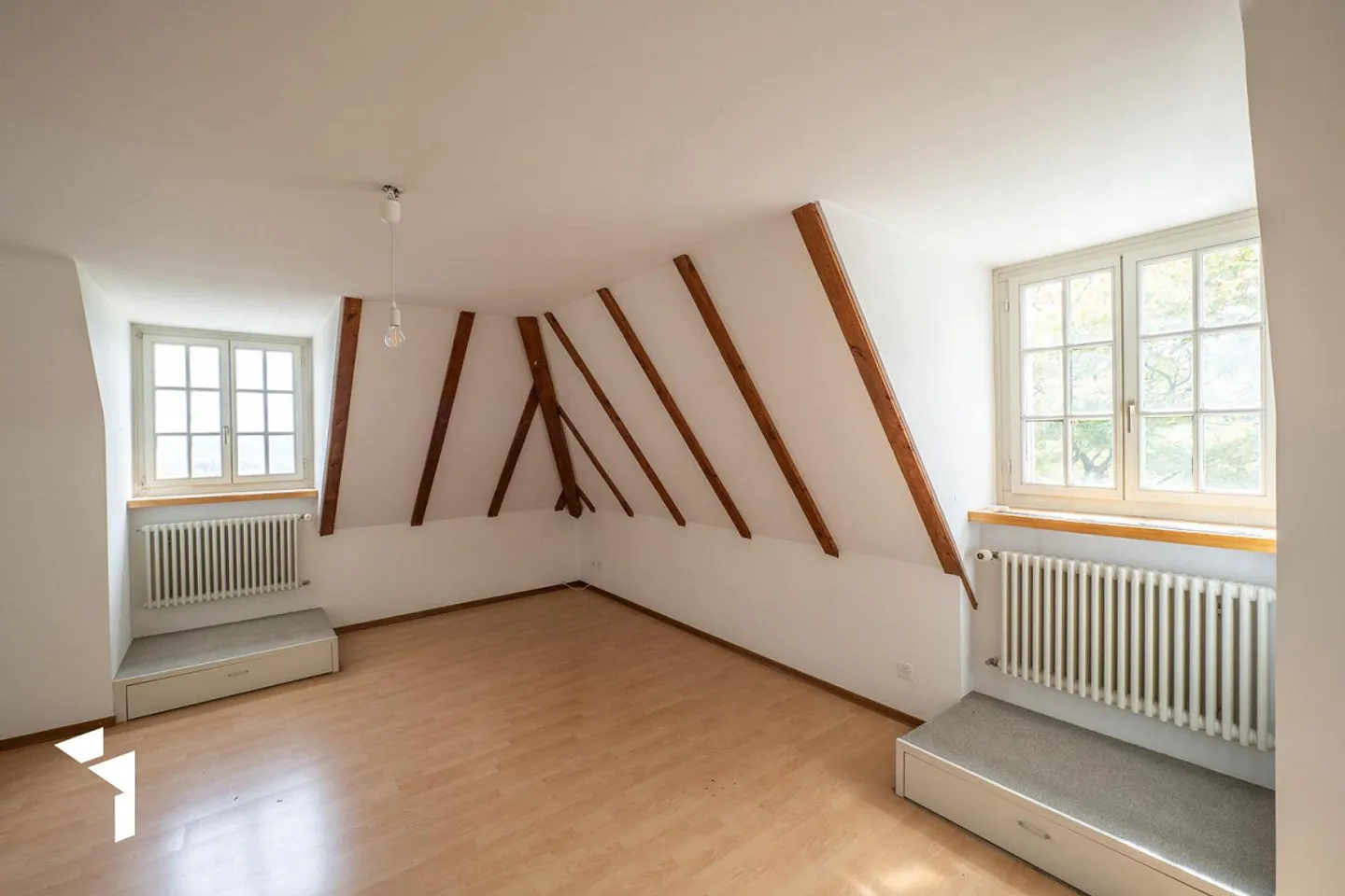 Spacious 7.5-Room Villa with Panoramic View - Photo 11 of 17