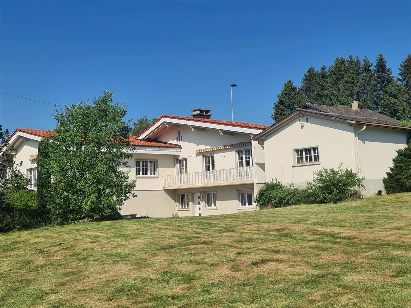 Villa 7.5 rooms - Photo 1 of 30