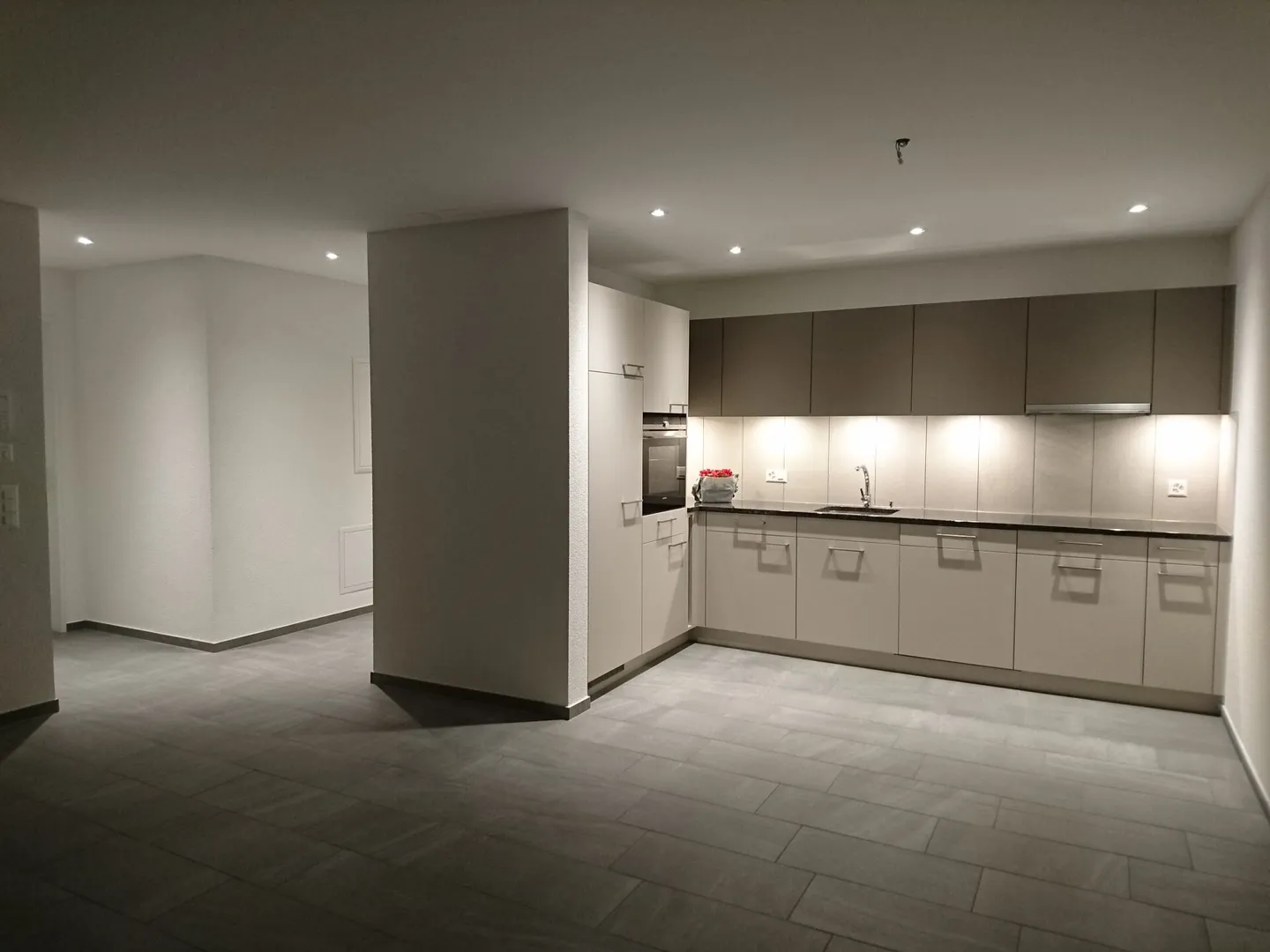 Beautiful 2.5-room apartment for rent in an ideal location - Photo 2 of 8