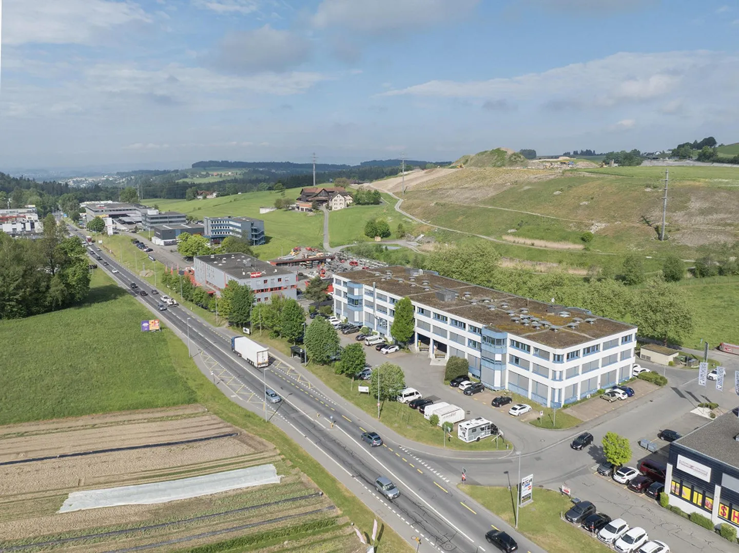 Disponibile immediatamente: Spazio ufficio attraente in subaffitto a Baar! - Foto 1 di 8