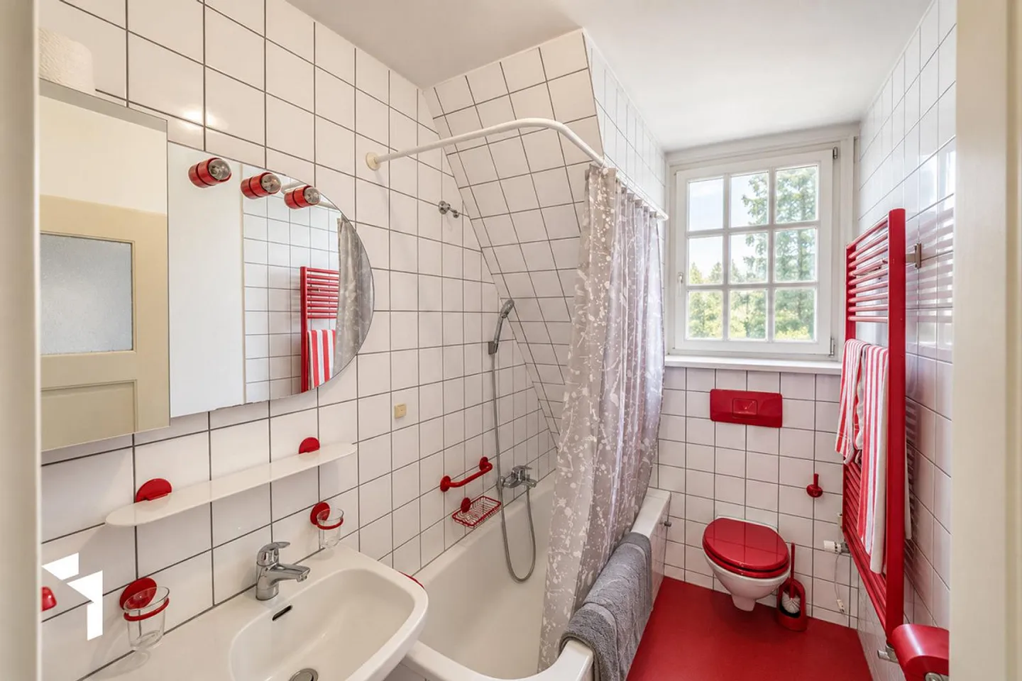 Spacious 7.5-Room Villa with Panoramic View - Photo 13 of 17