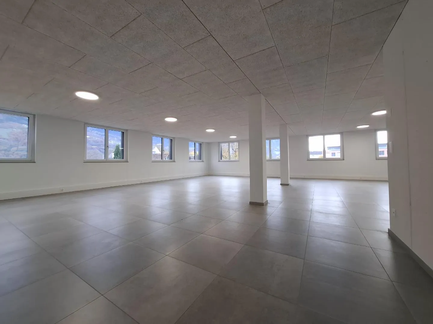 «NEUBAU GEWERBE / GYM / LADEN / GASTRO / BÜRO / PRAXIS» - Foto 1 von 8