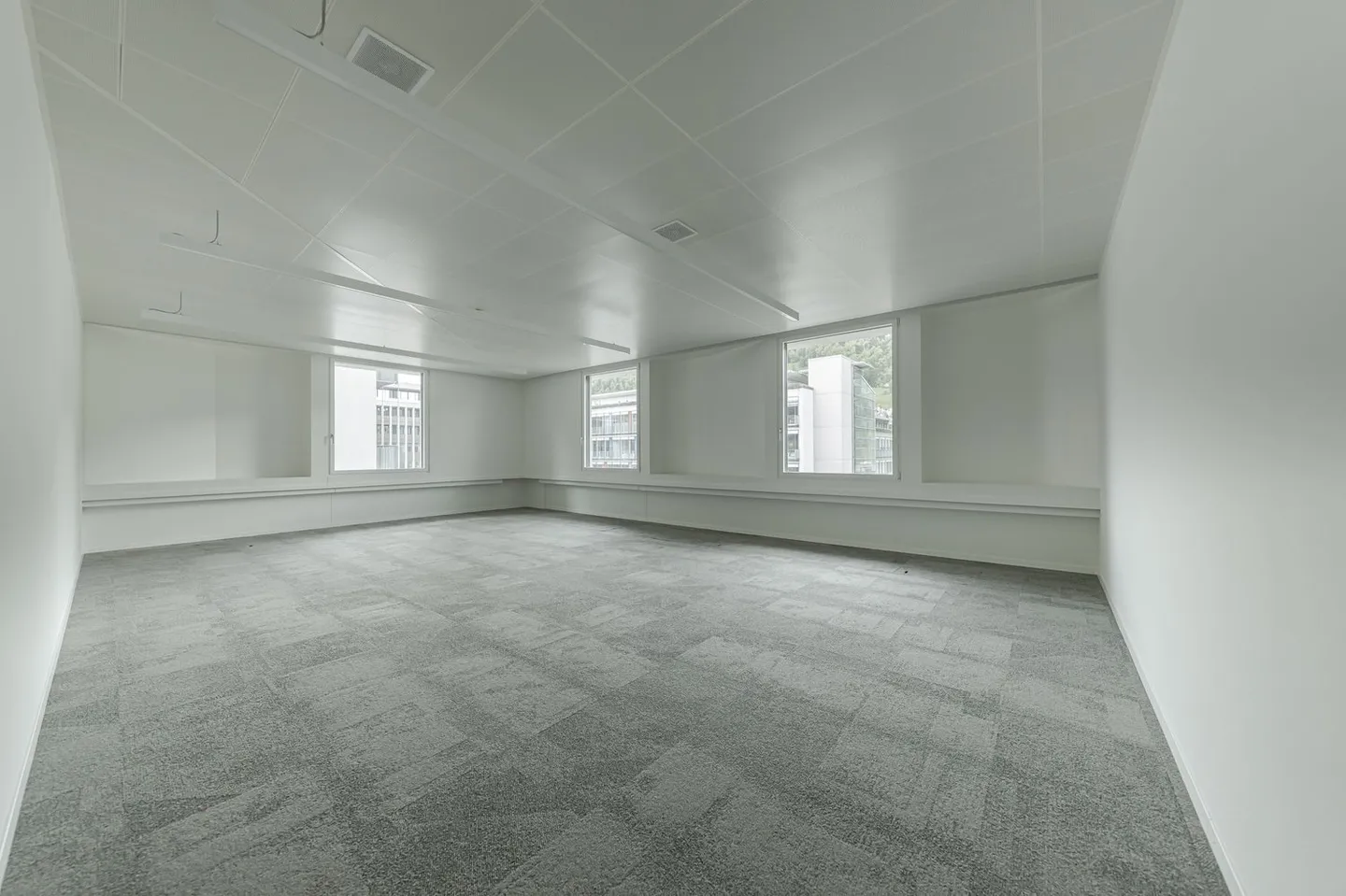 Dans un emplacement central et bien desservi, nous louons des espaces de bureau attrayants - Photo 5 sur 8