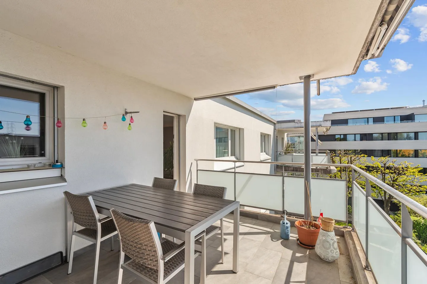 Appartement élégant de 4,5 pièces dans un quartier calme - Photo 2 sur 9