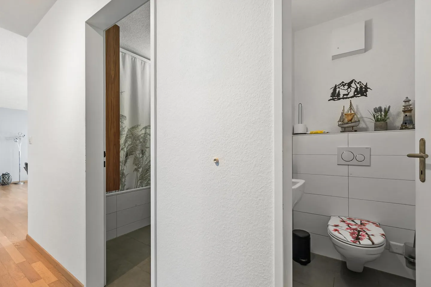 Appartement élégant de 4,5 pièces dans un quartier calme - Photo 8 sur 9