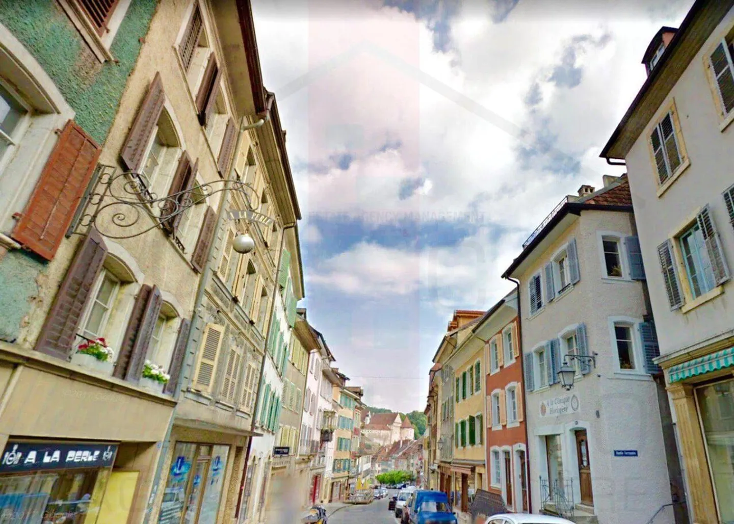 Yield building in the old town of Porrentruy - Photo 3 of 11