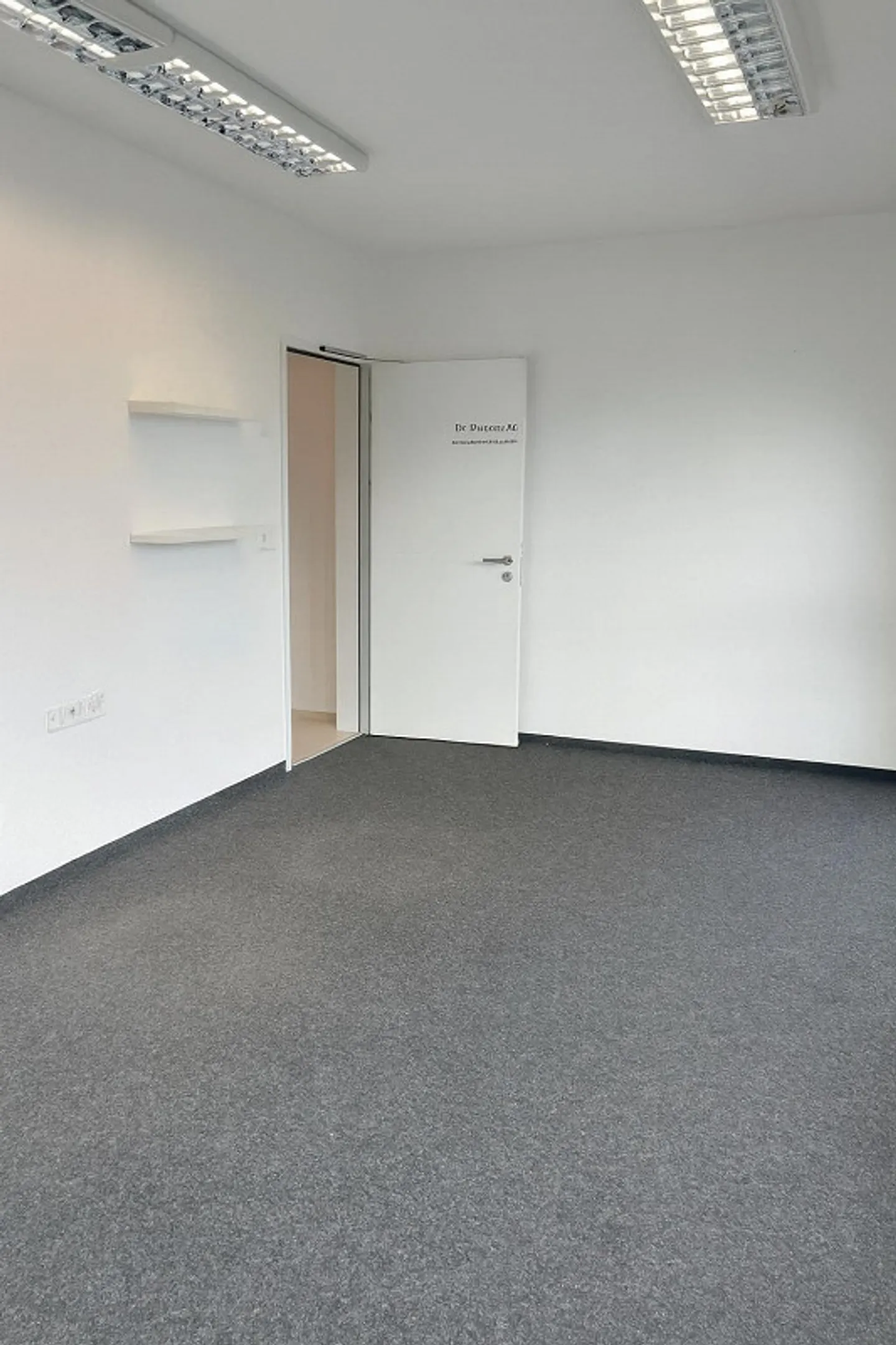 Rental of an attractive office space in Au - Photo 3 of 4