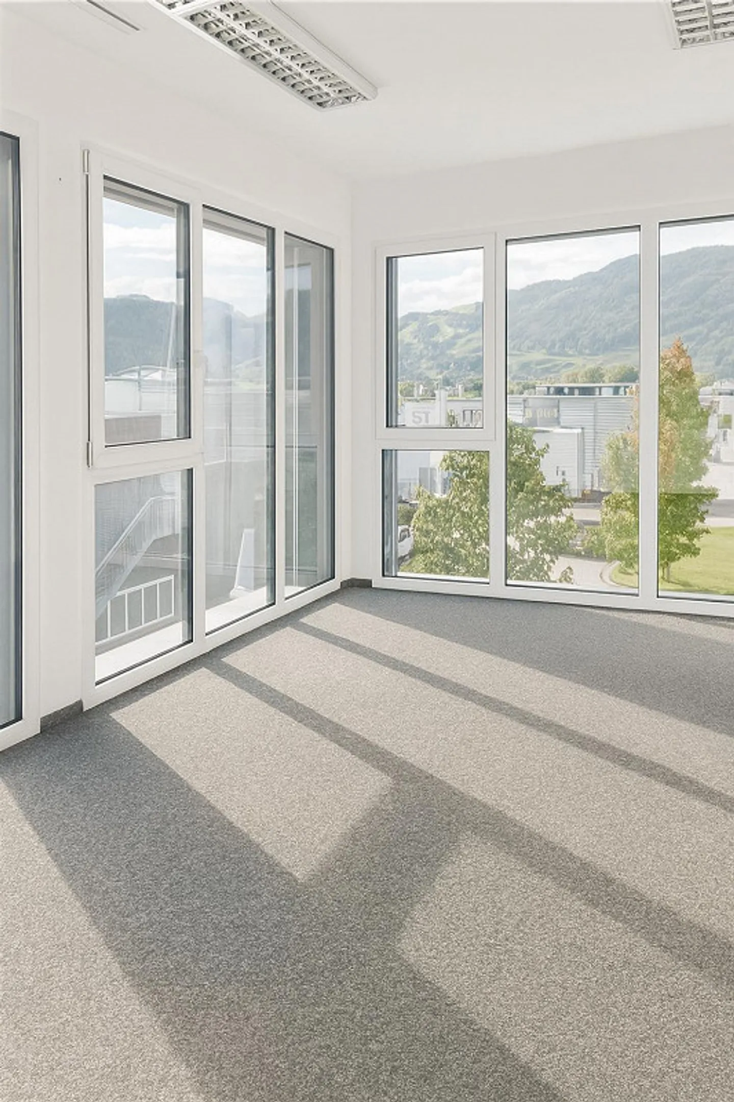 Rental of an attractive office space in Au - Photo 1 of 4