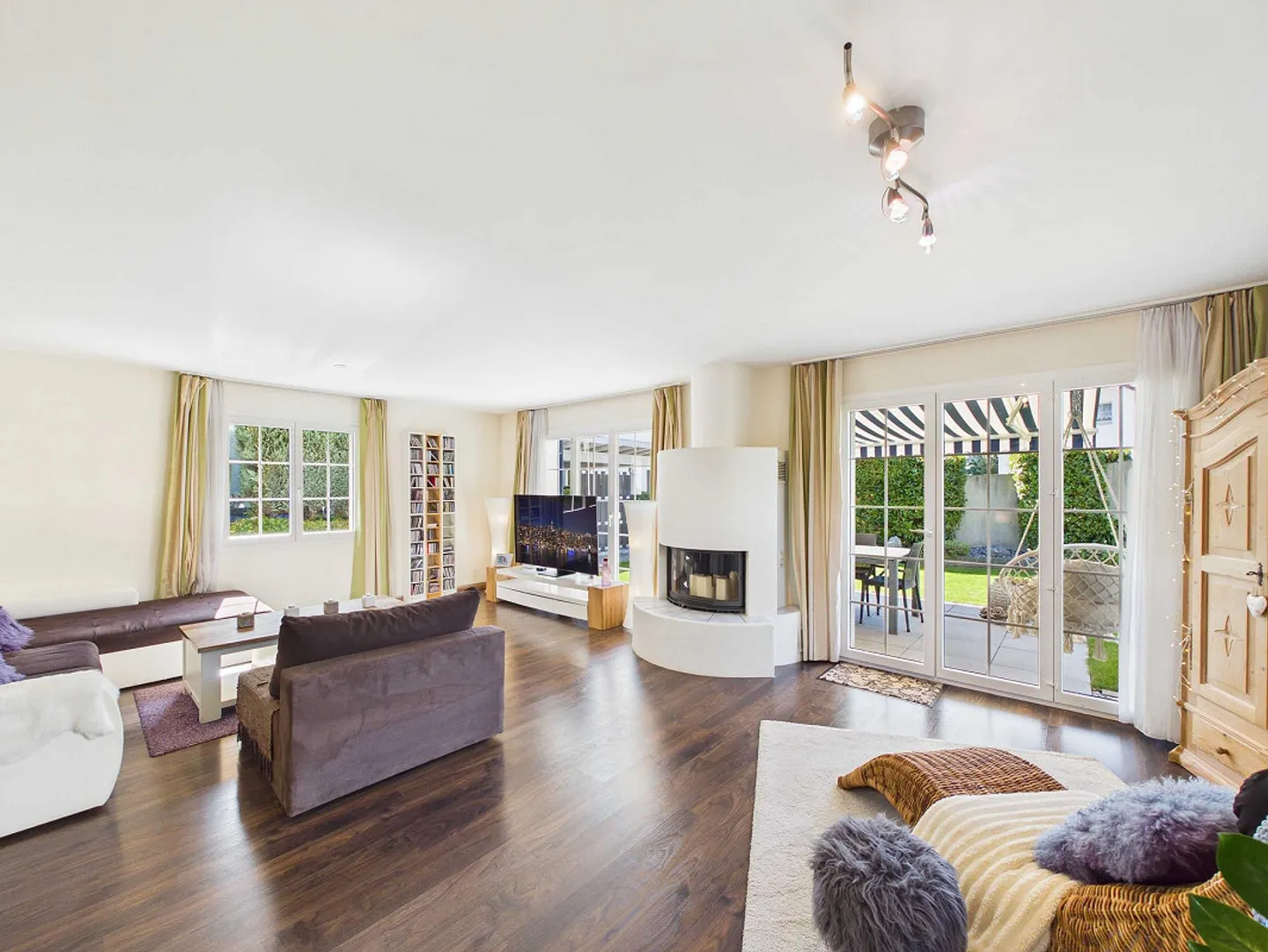 Charming 5.5-room single-family house in a family-friendly neighborhood - Photo 3 of 11
