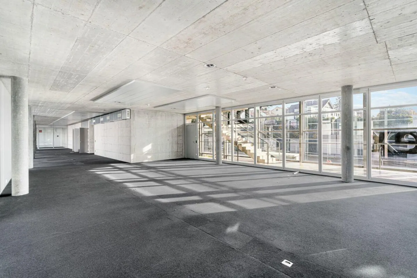 Spazi per uffici rappresentativi con extra speciali - Foto 3 di 15