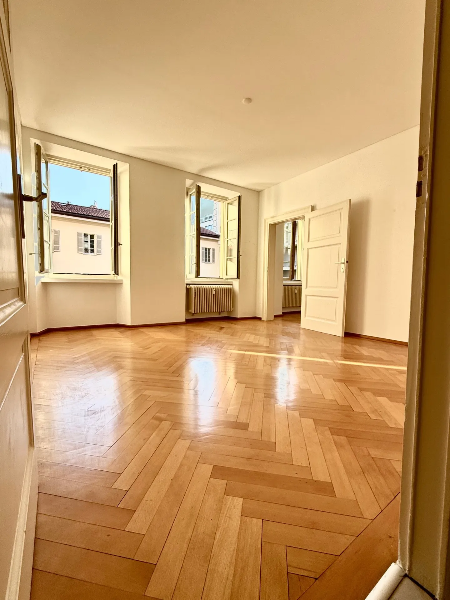 LUGANO CENTER - BRIGHT 3-ROOM APARTMENT FOR RENT - Photo 3 of 8