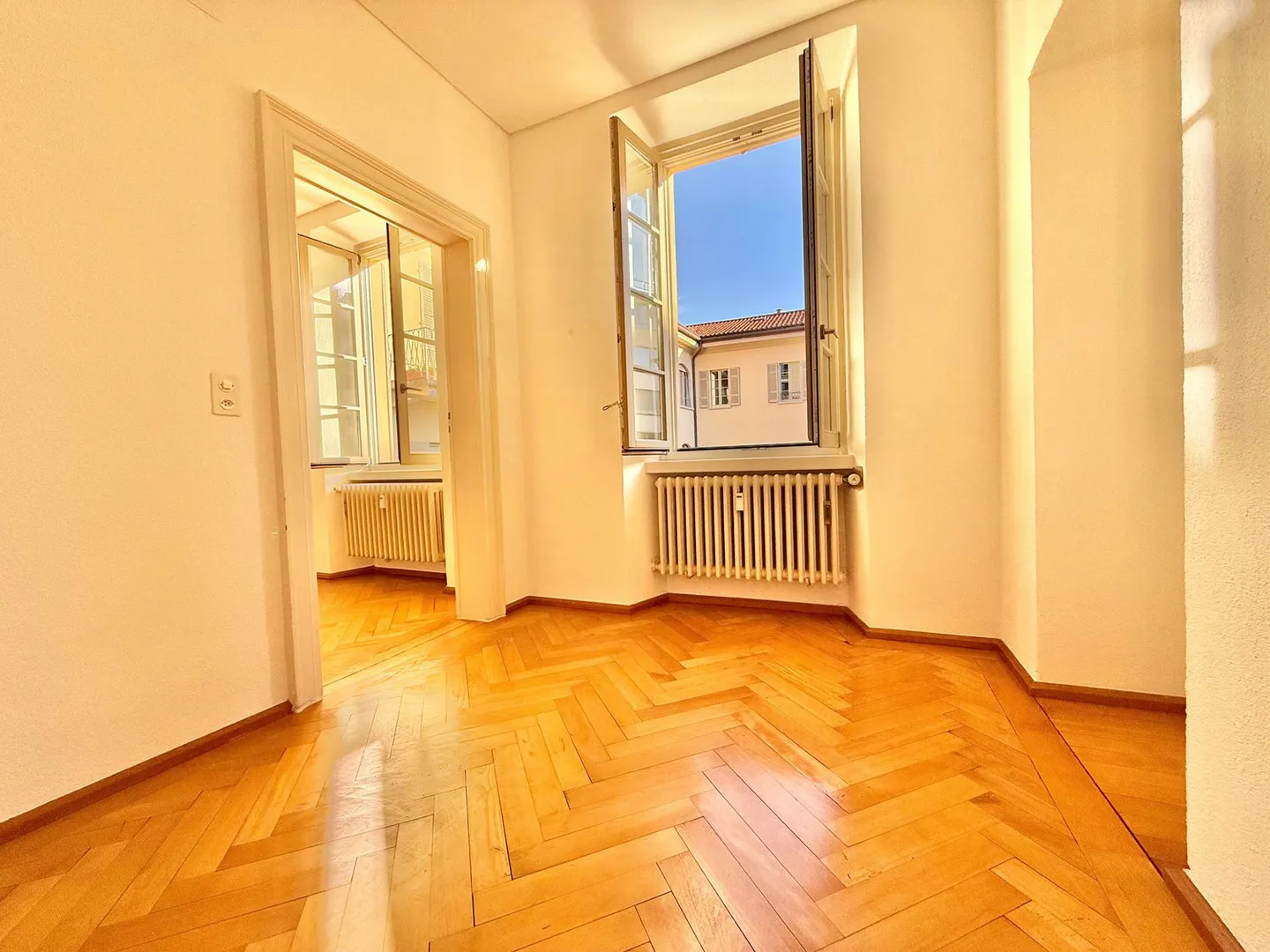 LUGANO CENTER - BRIGHT 3-ROOM APARTMENT FOR RENT - Photo 4 of 8