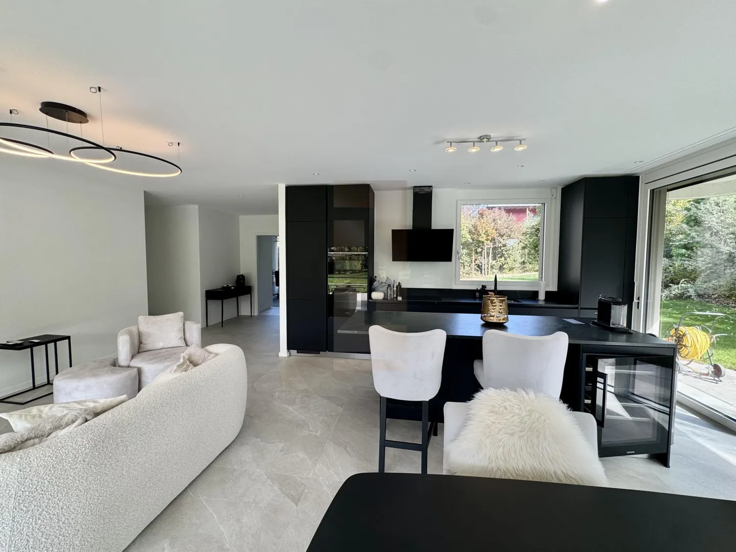 Luxury Apartment in Vesenaz - Photo 2 of 12