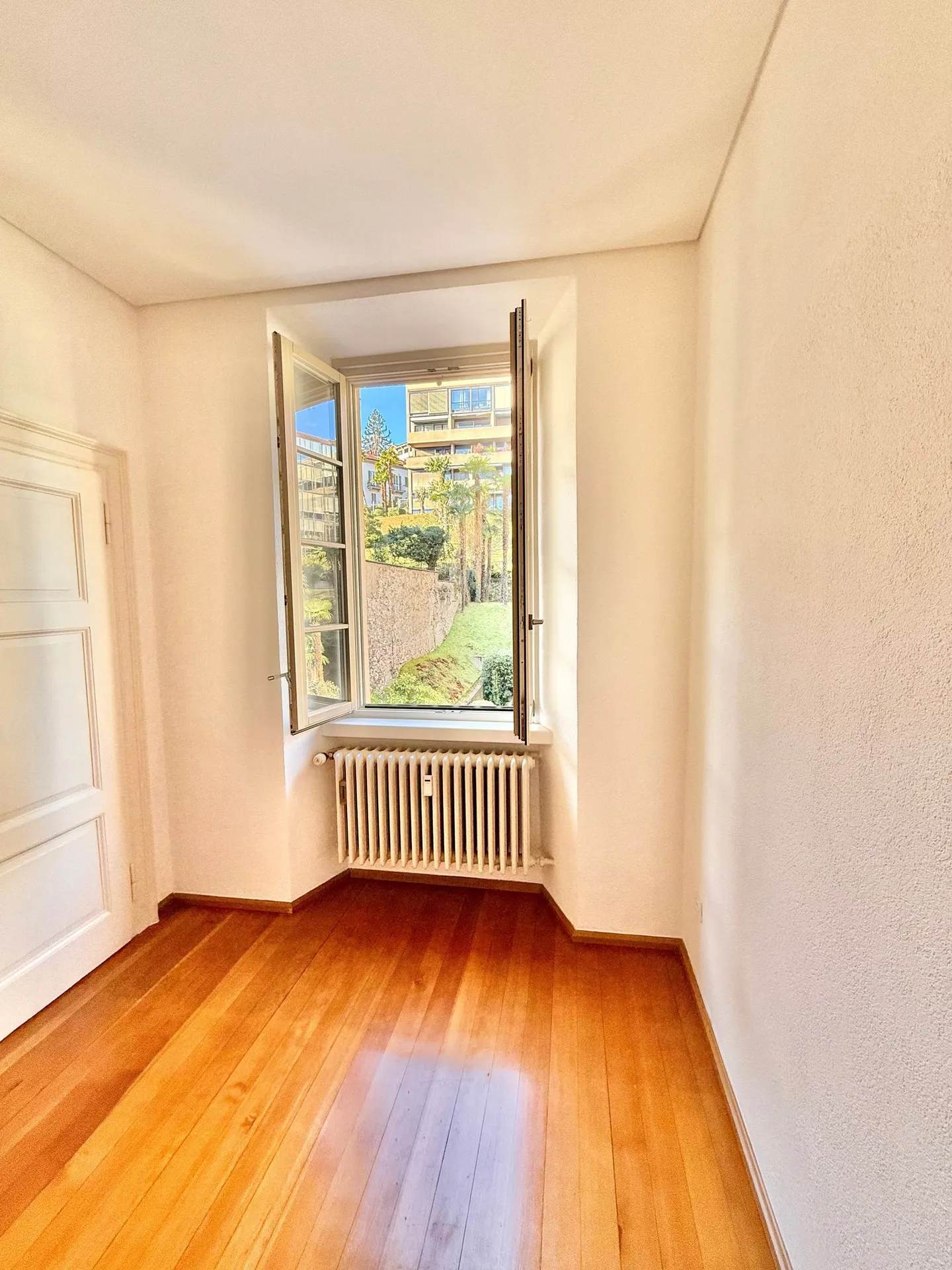 LUGANO CENTER - BRIGHT 3-ROOM APARTMENT FOR RENT - Photo 5 of 8
