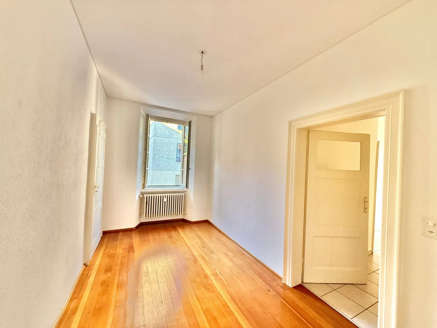 LUGANO CENTER - BRIGHT 3-ROOM APARTMENT FOR RENT - Photo 6 of 8