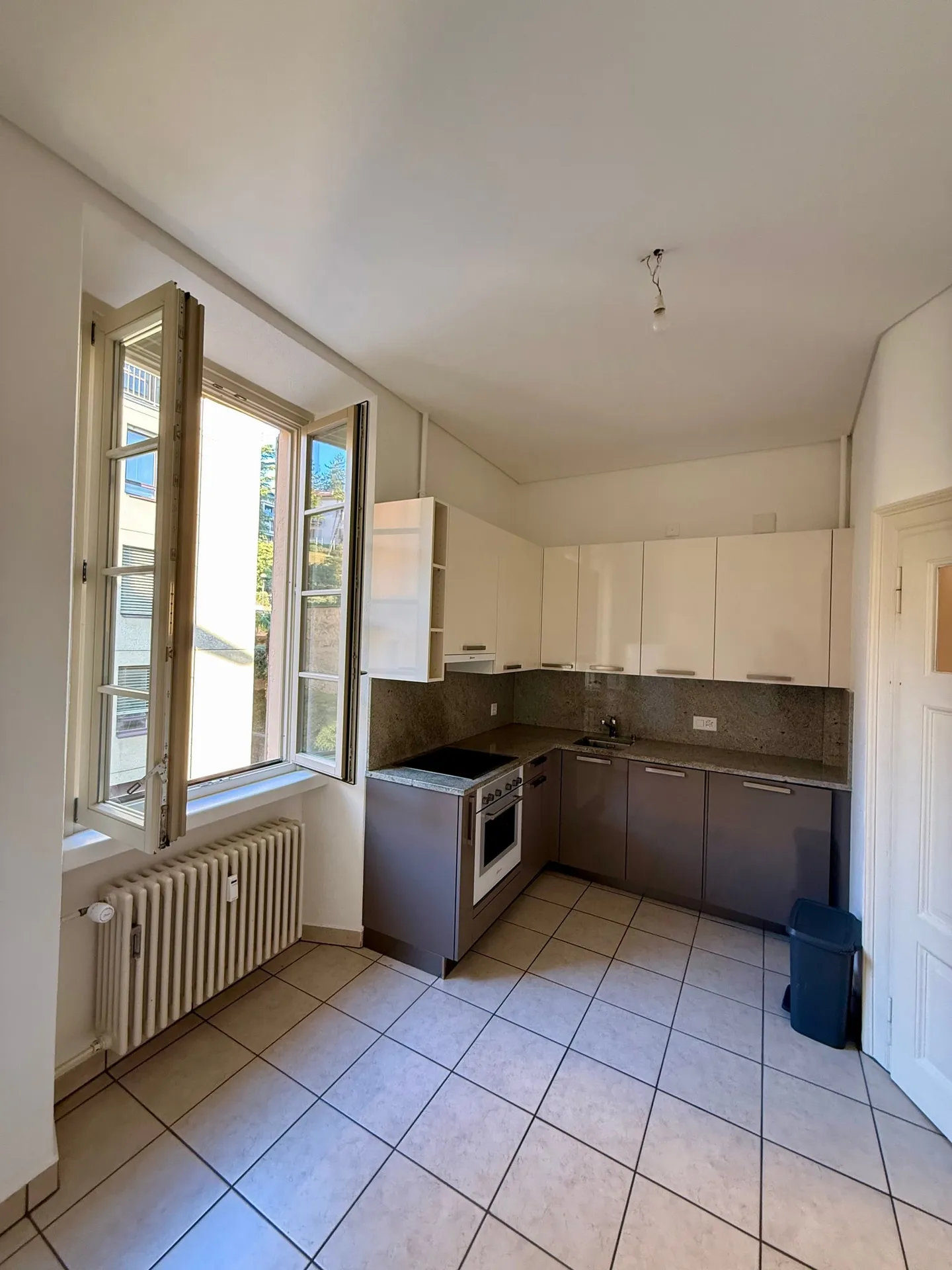 LUGANO CENTER - BRIGHT 3-ROOM APARTMENT FOR RENT - Photo 7 of 8