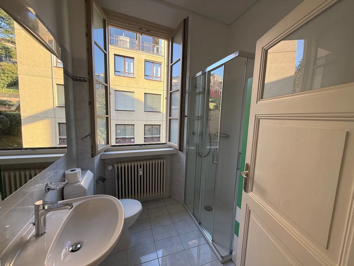 LUGANO CENTER - BRIGHT 3-ROOM APARTMENT FOR RENT - Photo 8 of 8