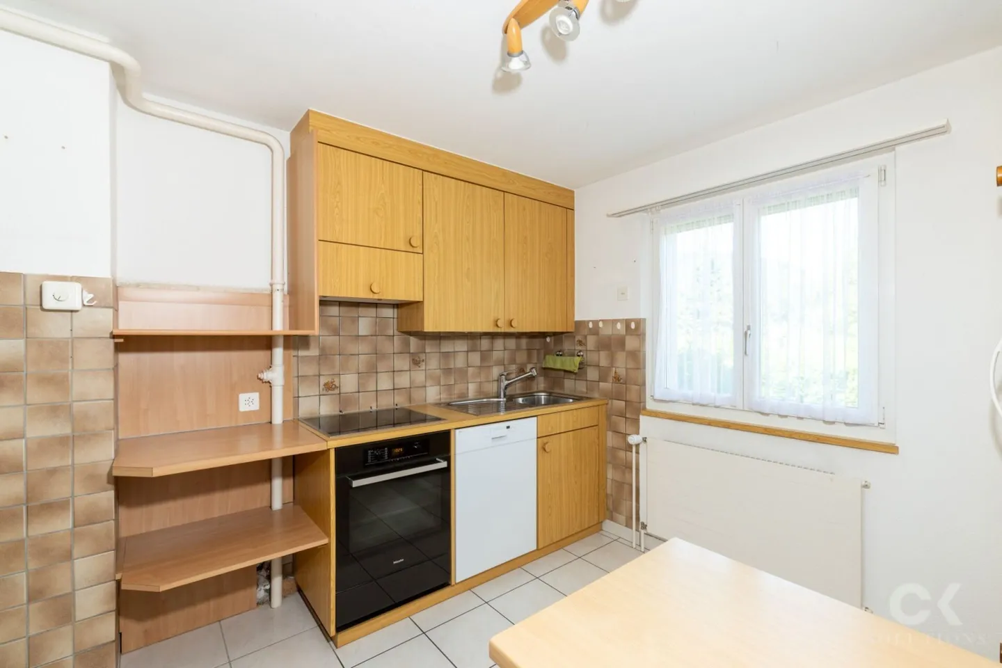 Charming home with a large garden and plenty of potential - Photo 10 of 22