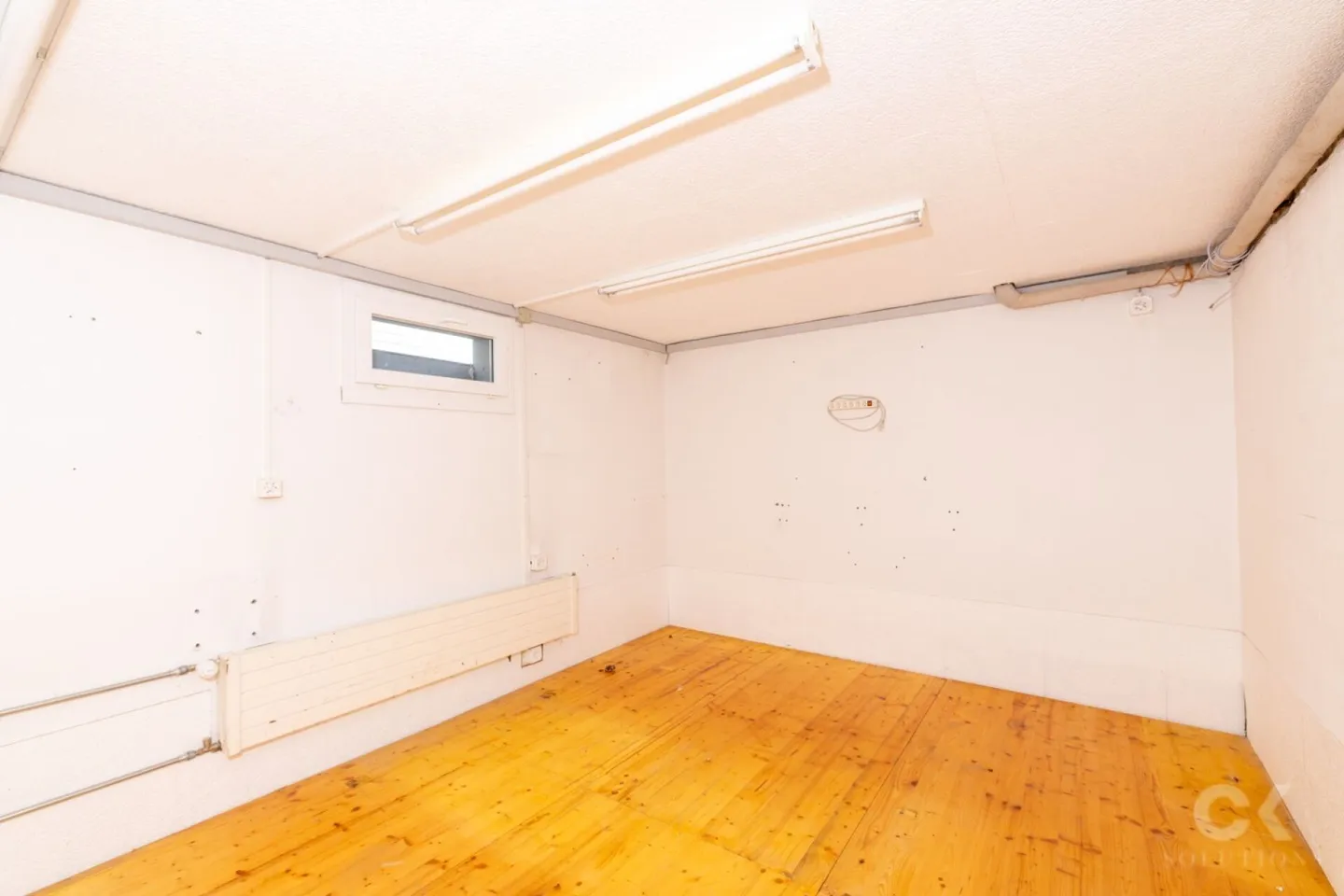 Charming home with a large garden and plenty of potential - Photo 17 of 22