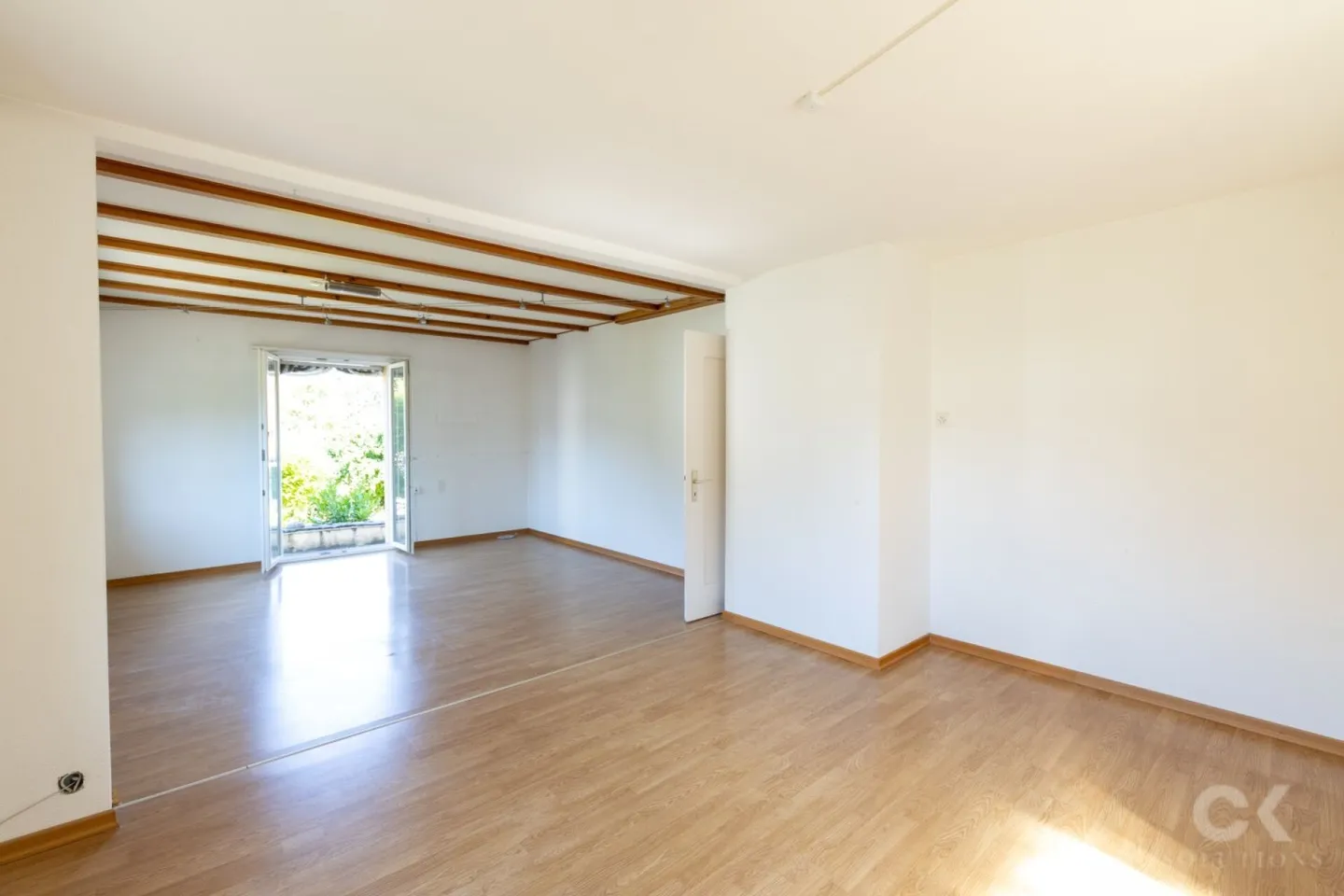 Charming home with a large garden and plenty of potential - Photo 8 of 22