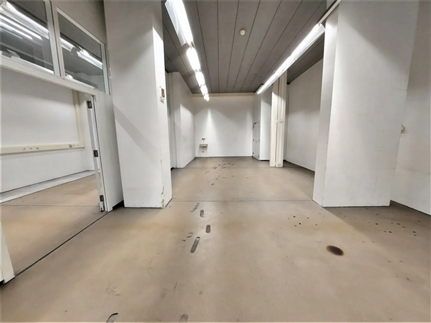 Geräumiges Lager für Transport - Foto 4 von 6