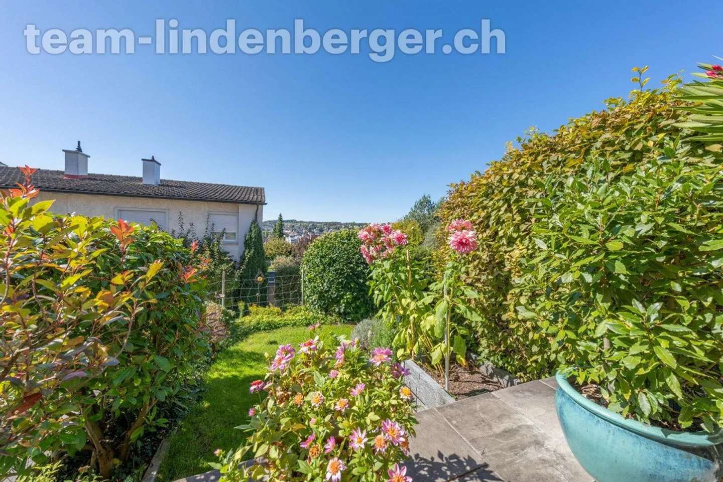 Idylle familiale - Charmante maison individuelle de 4½ pièces avec jardin - Photo 3 sur 13