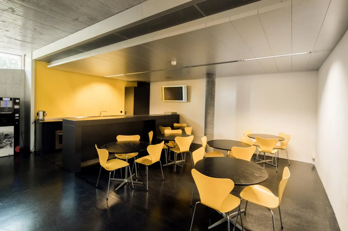 Spazi per uffici rappresentativi con extra speciali - Foto 11 di 15