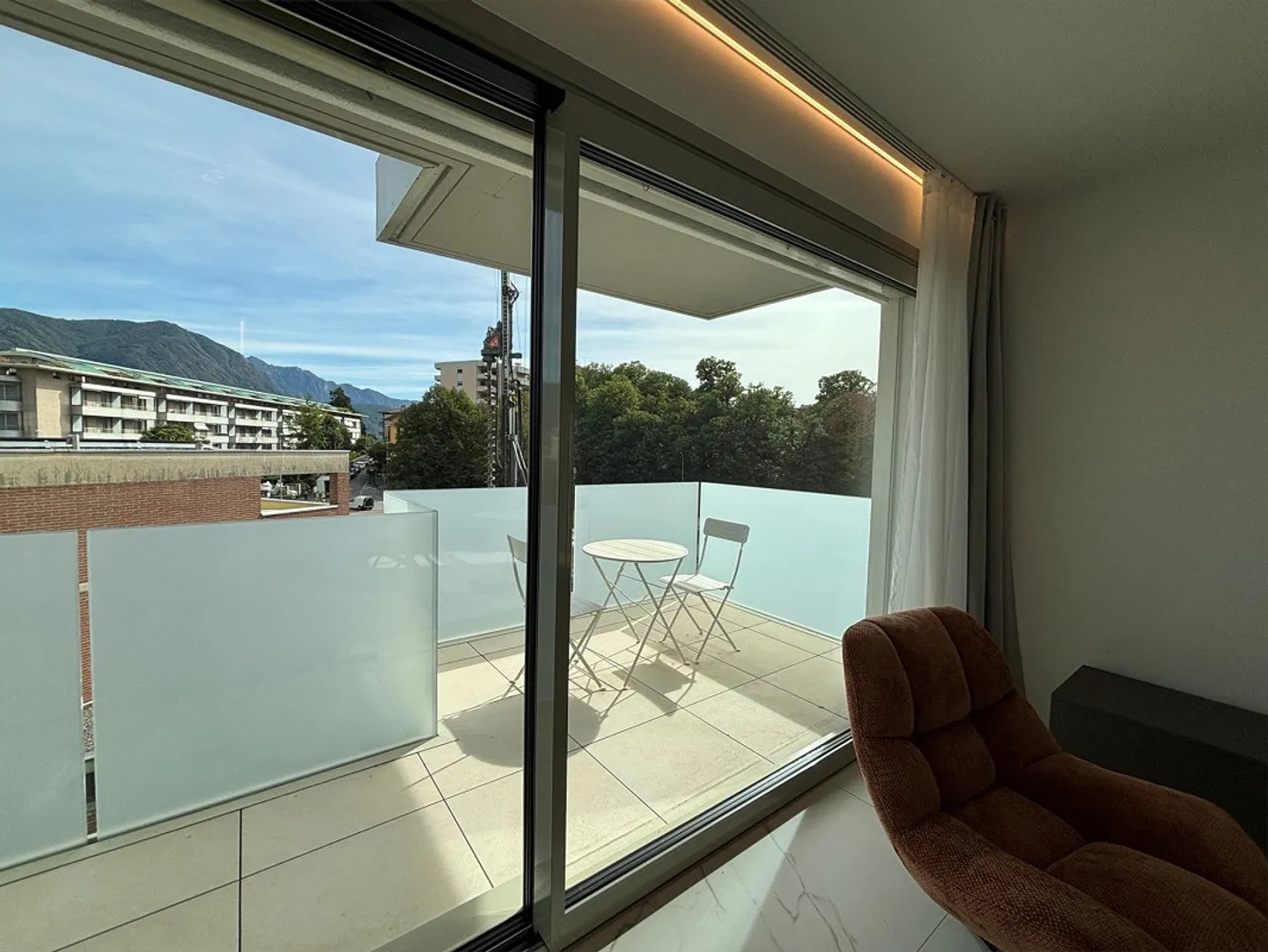 Élégant 3.5 pièces à Massagno avec jardin sur le toit et vue sur le lac - Photo 3 sur 10