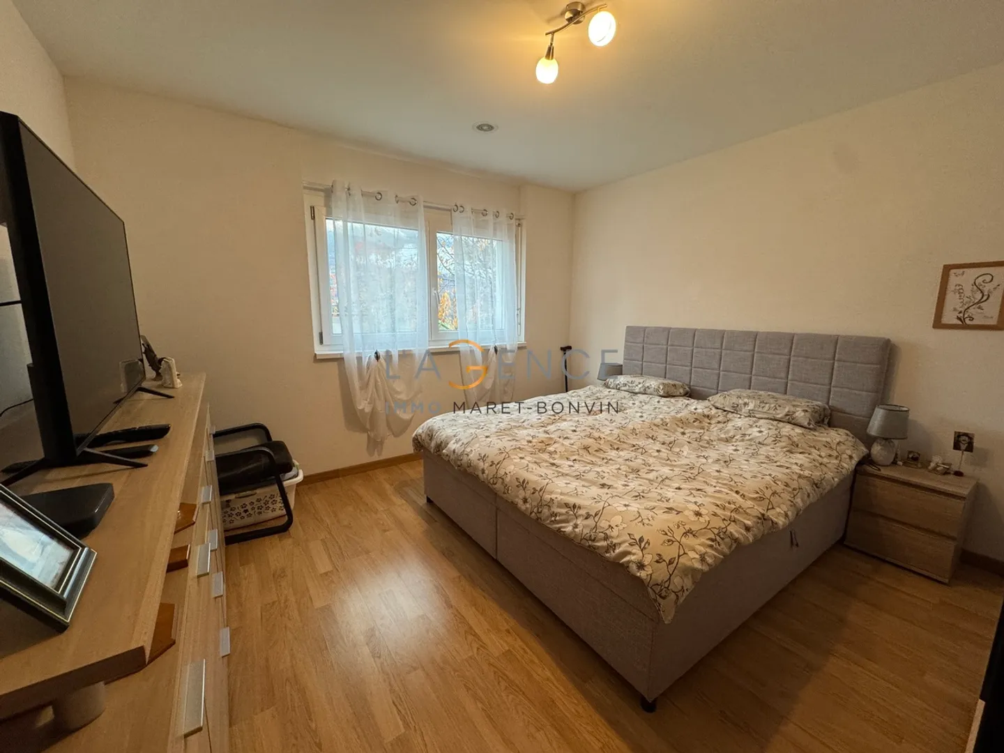 Appartement Charmant avec Terrasse - Photo 2 sur 4