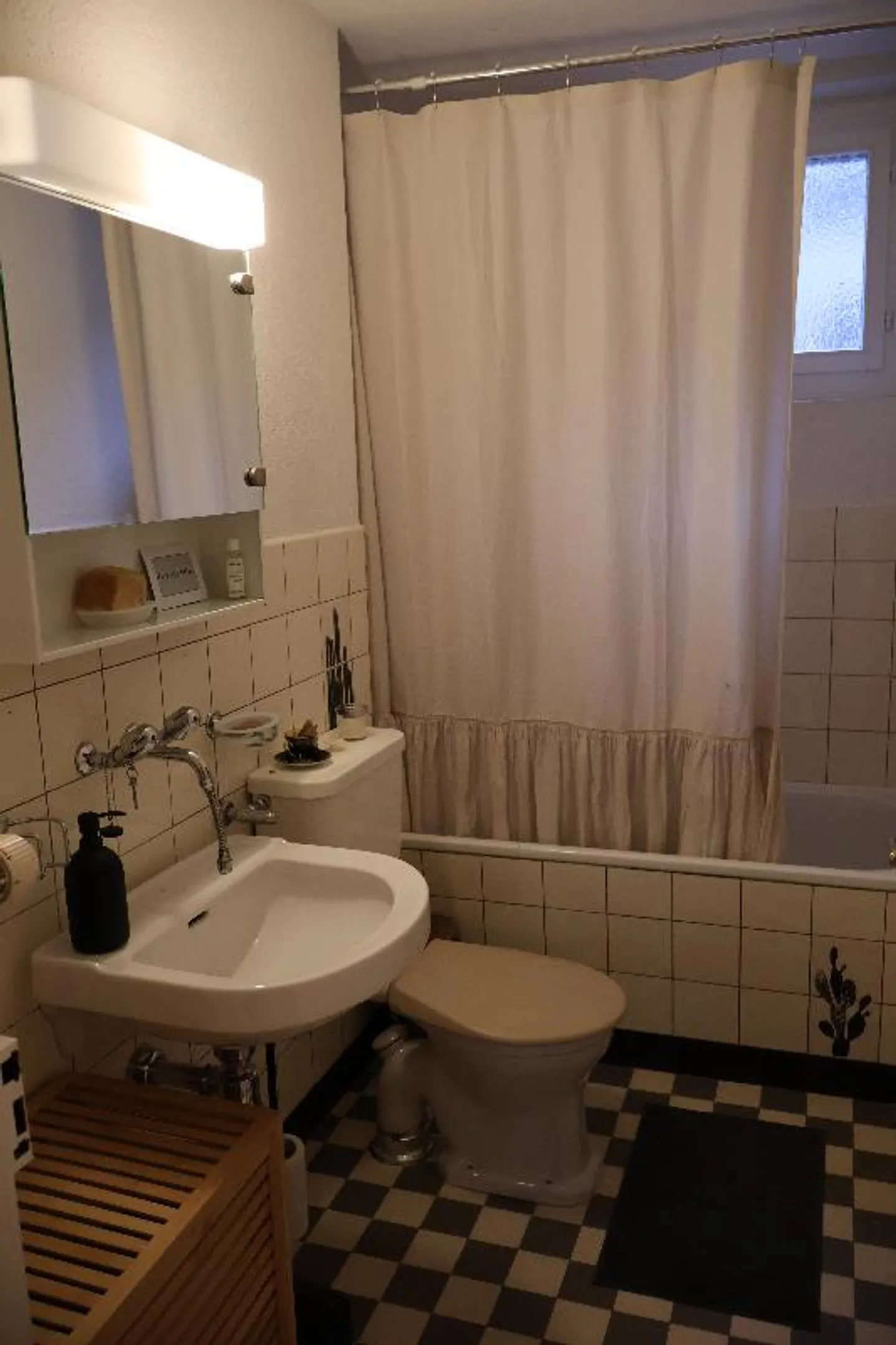 2.5 Room Apartment - Photo 3 of 5