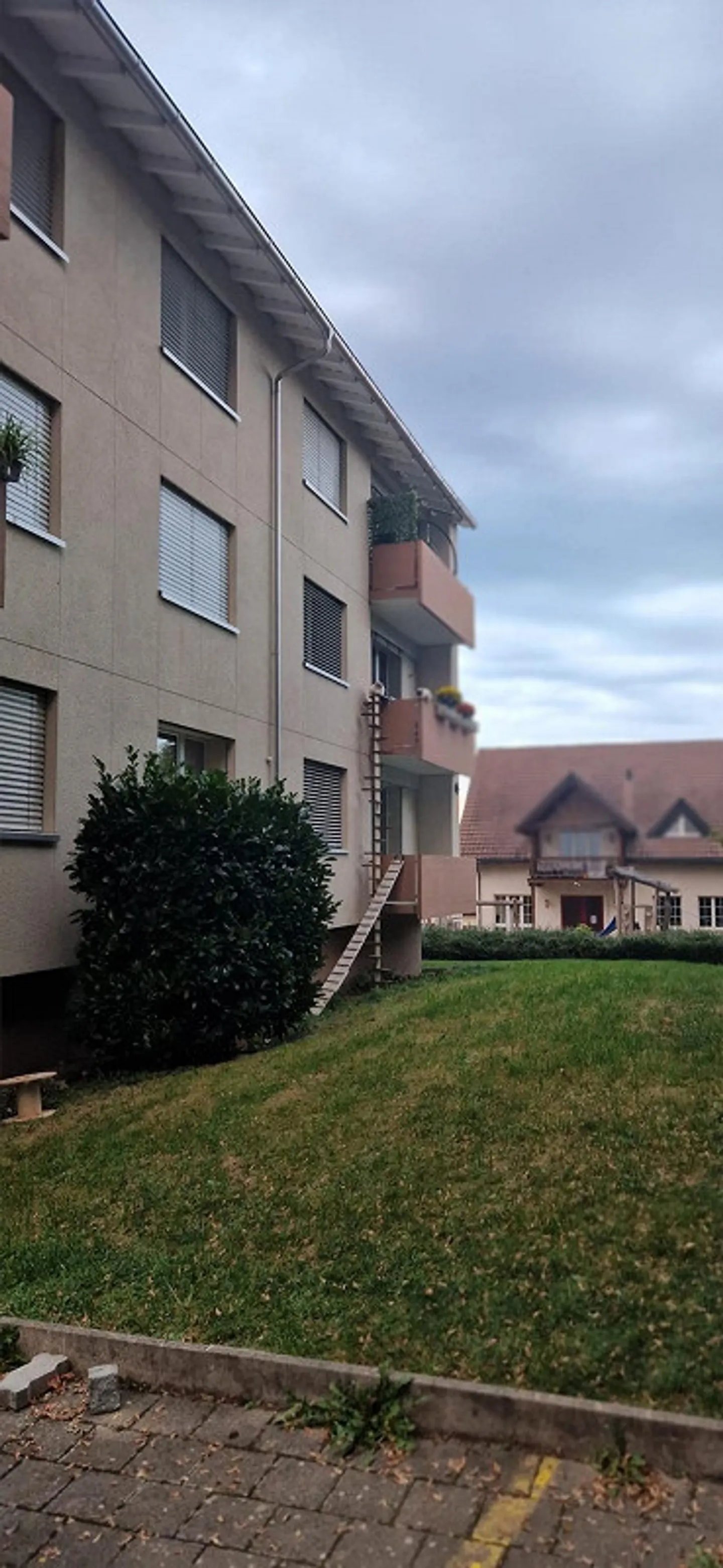 Bella appartamento di 3 stanze con vista lago - Foto 2 di 9